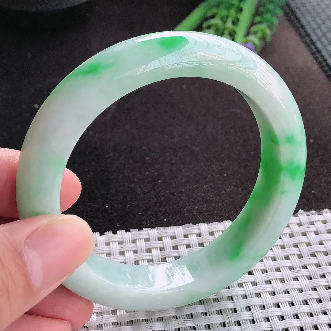 天然A货翡翠57.5/13.5/9.5老坑精美温润飘阳绿手镯宽边玉镯