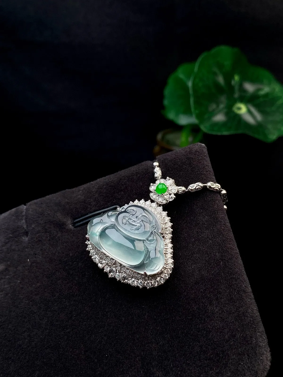 【冰种佛公吊坠】种水上乘，晶莹剔透，纯净通透，莹光感很强，18k金钻镶嵌，裸石尺寸14.7*22.4