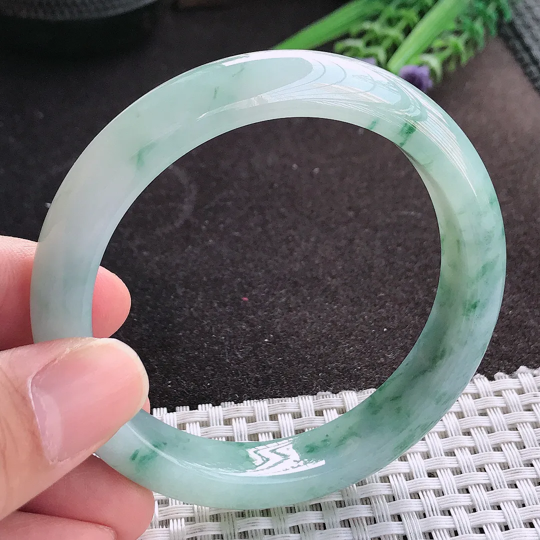 天然A货翡翠57.5/12.8/8.5老坑精美冰润飘花带紫手镯宽边玉镯女款