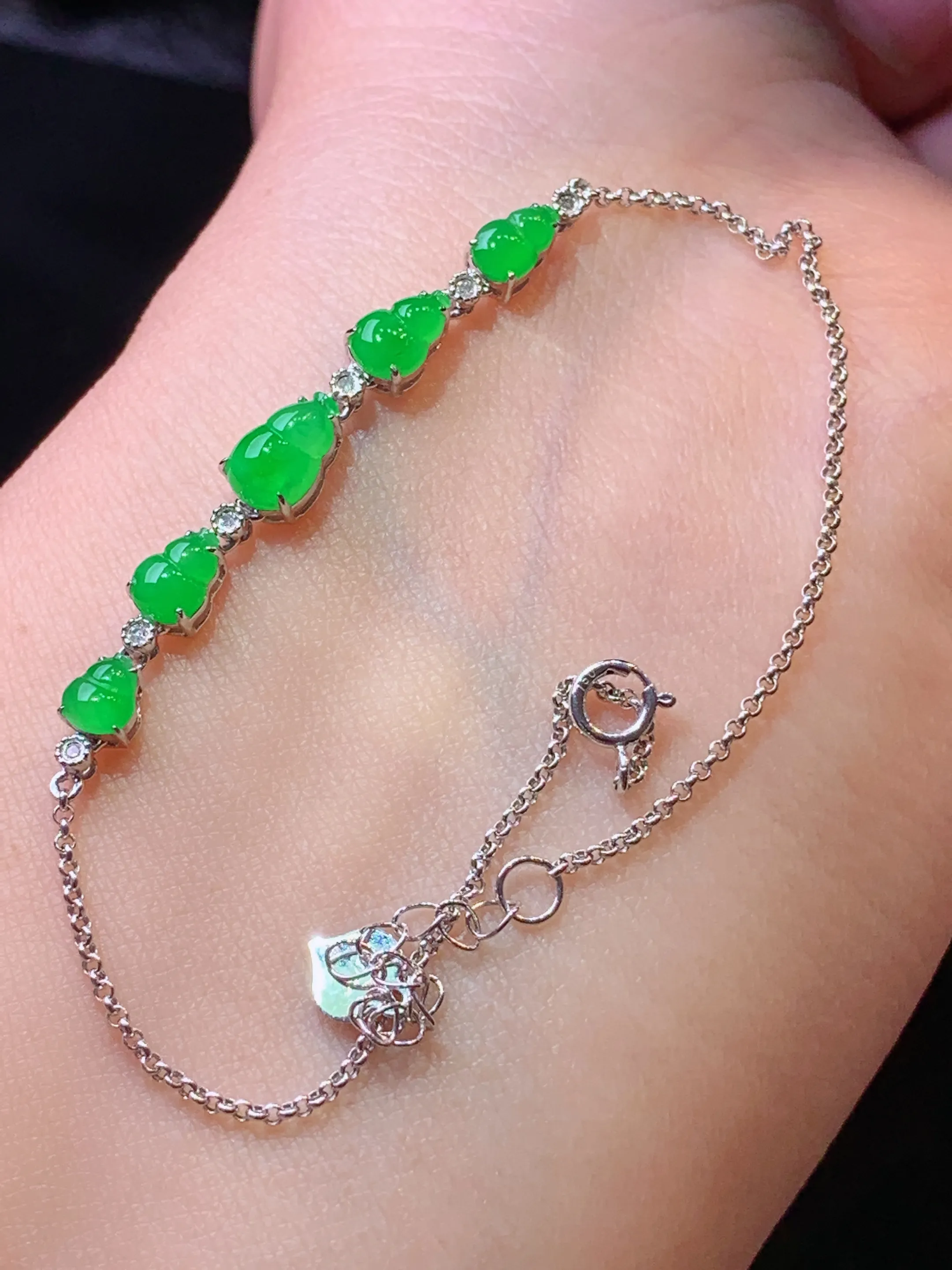 18k金钻镶嵌满绿葫芦手链 玉质细腻 色泽清新艳丽 整体尺寸41*4.3*4.3