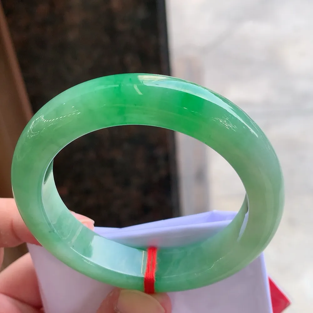 正圈冰糯阳绿 无瑕 尺寸:54.5/12.5/9.6 色阳