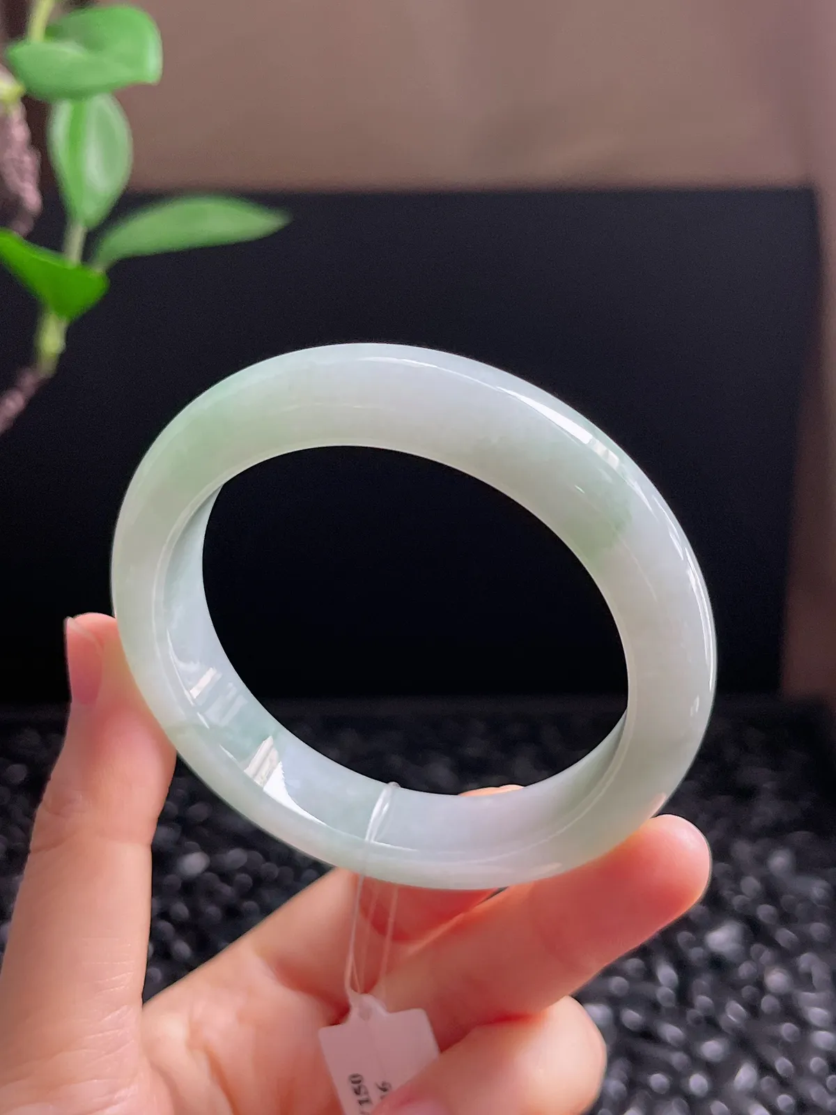 正圈54圈口，翡翠冰糯种飘绿手镯