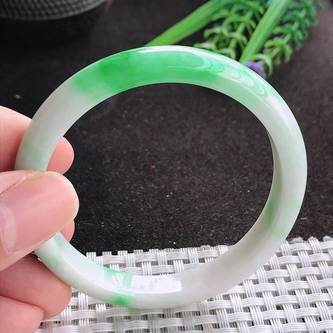 天然A货翡翠53/9.2/6.5老坑精美温润飘阳绿手镯宽边玉镯