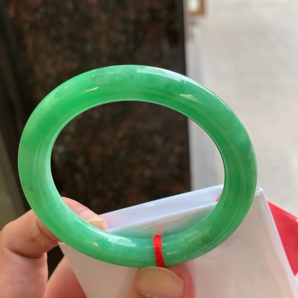 圆条满绿 无瑕 尺寸:52.4/9.1 满色