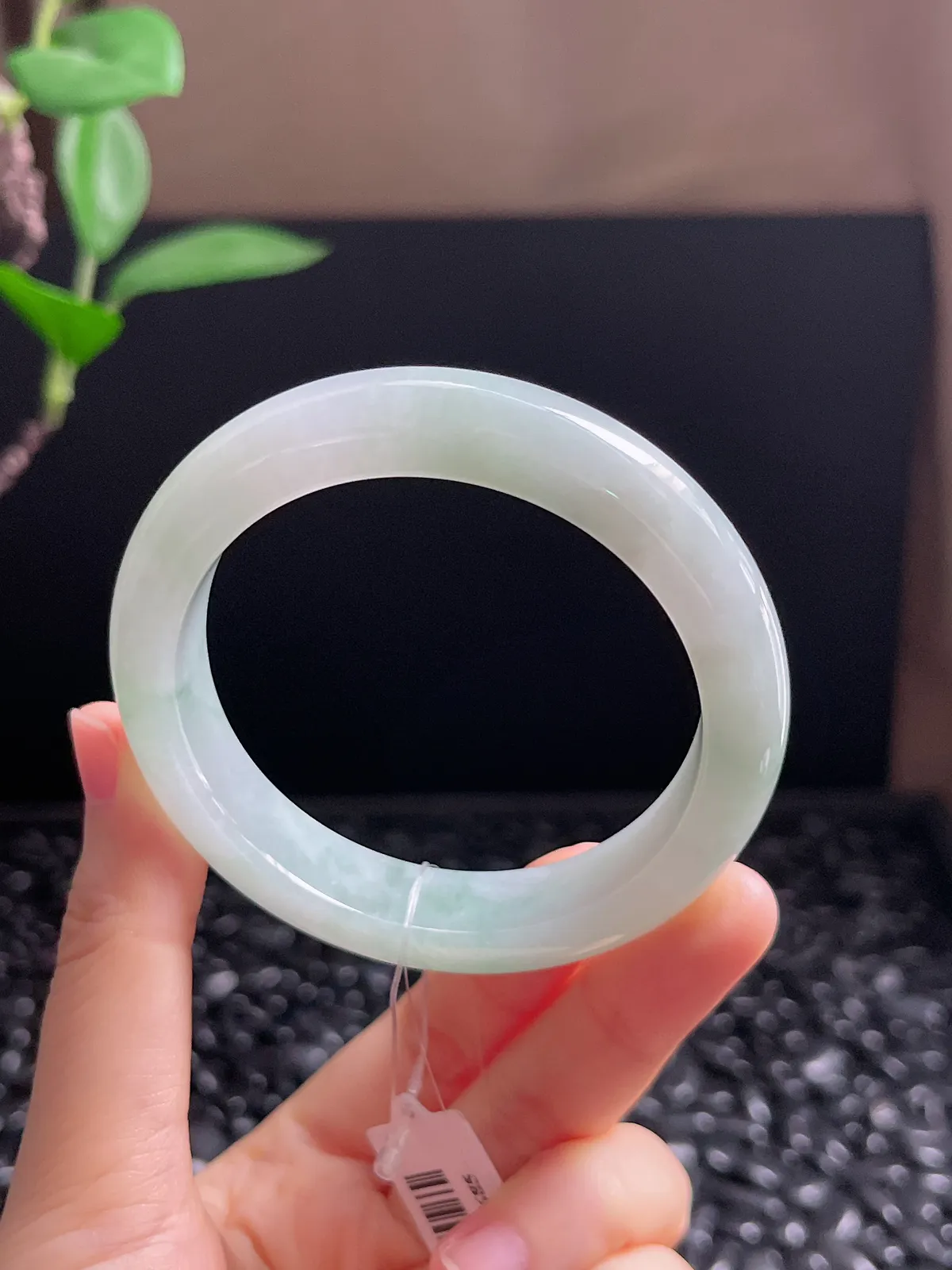 正圈54圈口，翡翠冰糯种飘绿手镯