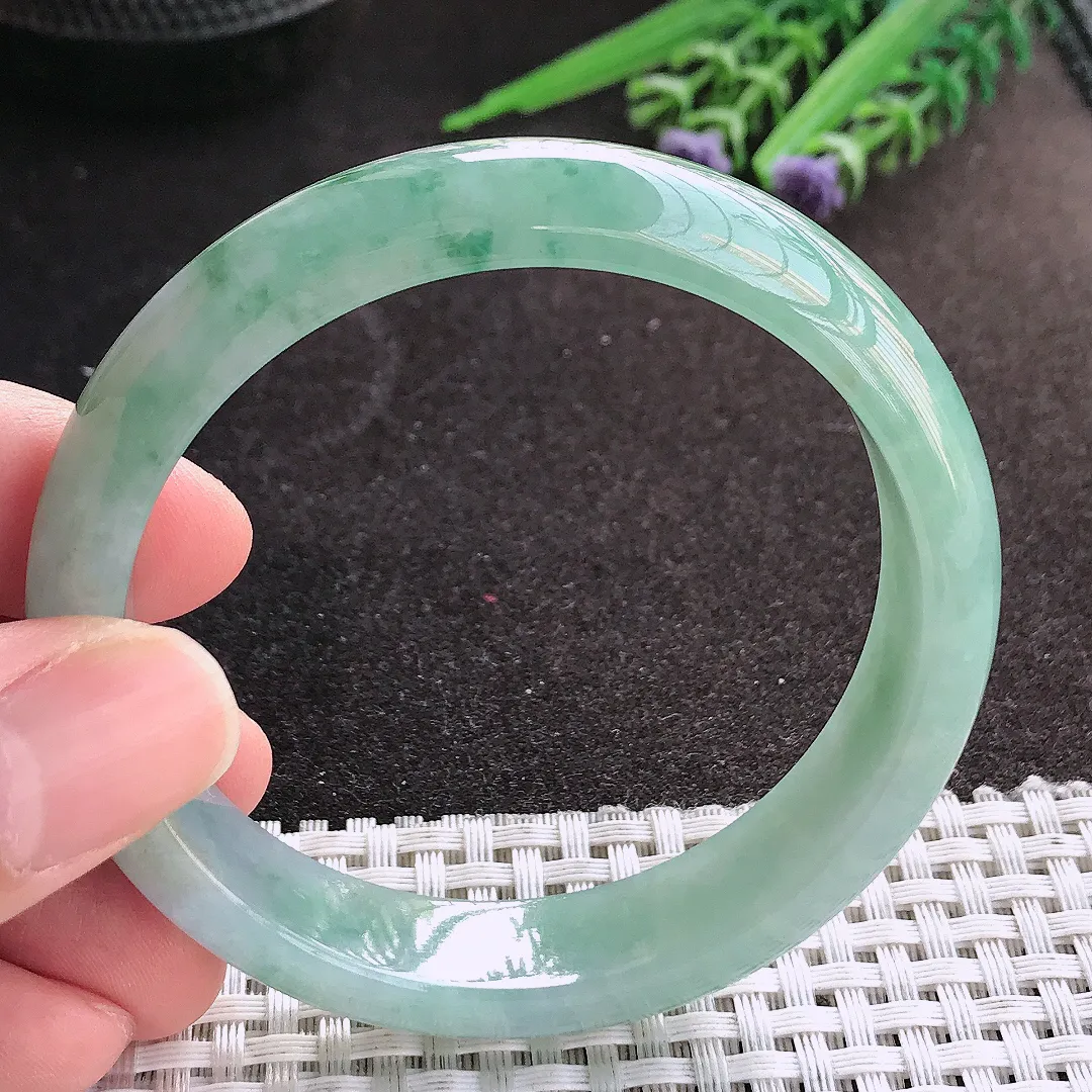 天然A货翡翠56/13/7.3老坑冰润起胶飘花手镯宽边玉镯