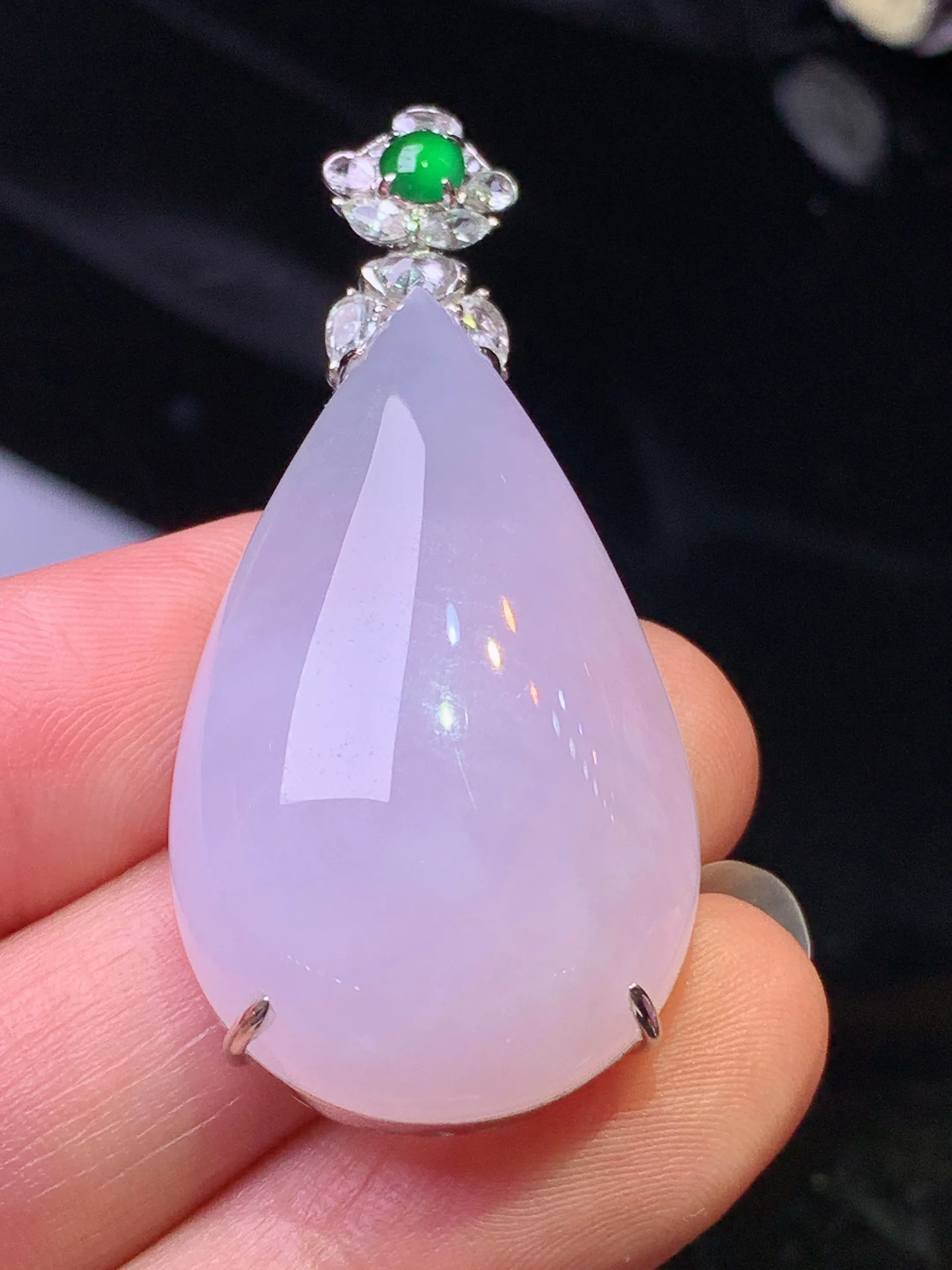 18k金钻镶嵌淡紫罗兰水滴吊坠 玉质细腻 色泽清新艳丽 整体尺寸46.5*21.5*11.2