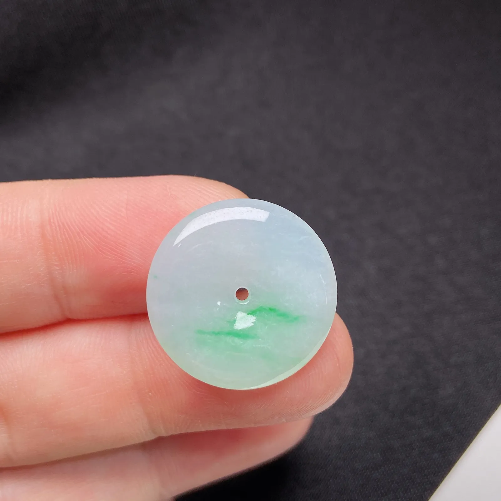 冰种飘绿平安扣，冰润光泽，玉质细腻，种水足 001 尺寸19.9*3.4