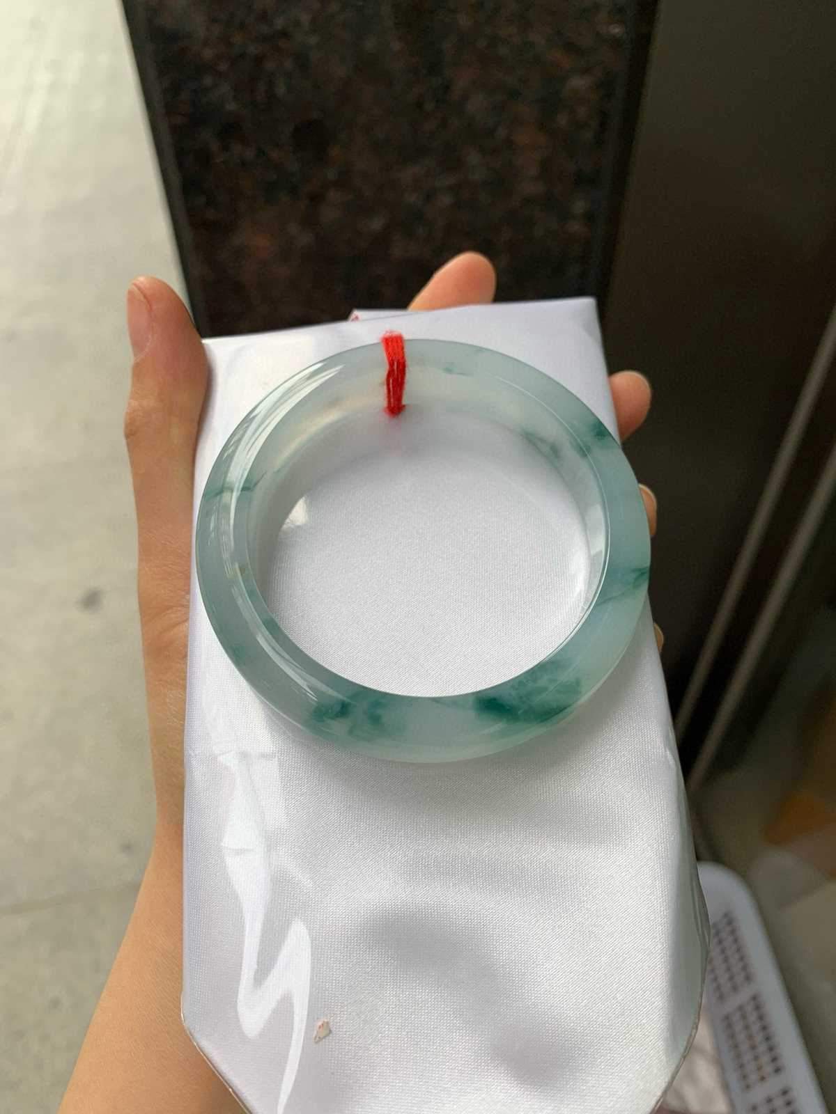 冰飘蓝花正圈
57.5-12.8-8.7
底妆纯净冰透，胶感十足，蓝花像水墨丹青一样，在水中晕染开来，蕴含着传统的韵味美，勾勒出一副唯美的山水意境画，上手典雅知性，温婉端庄