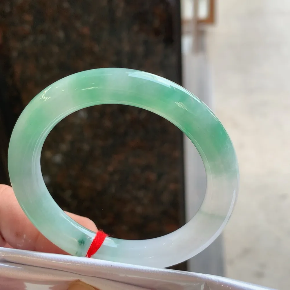 圆条冰绿 无瑕 尺寸:53.3/10/9.8 种色兼备