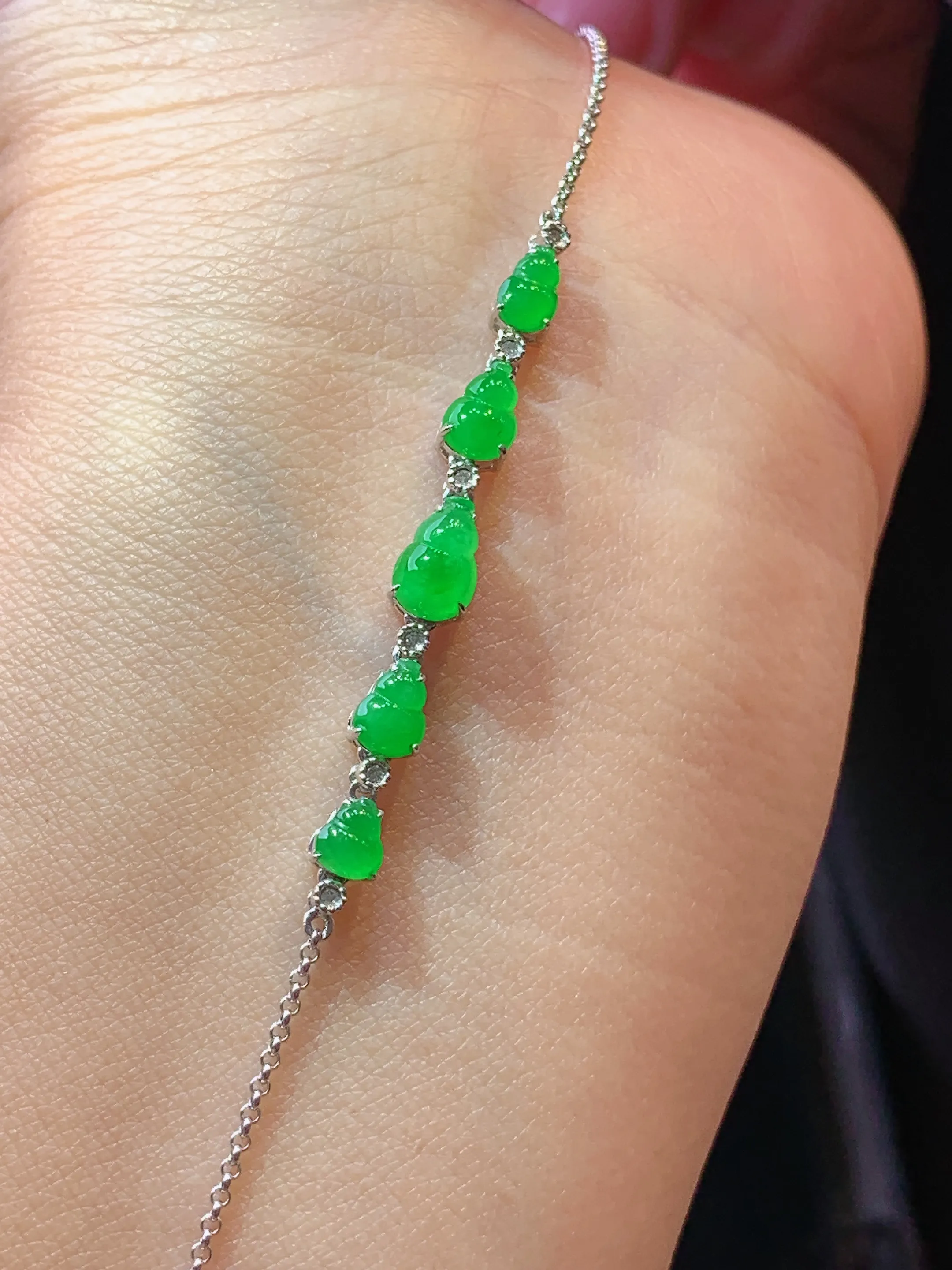 18k金钻镶嵌满绿葫芦手链 玉质细腻 色泽清新艳丽 整体尺寸41*4.3*4.3