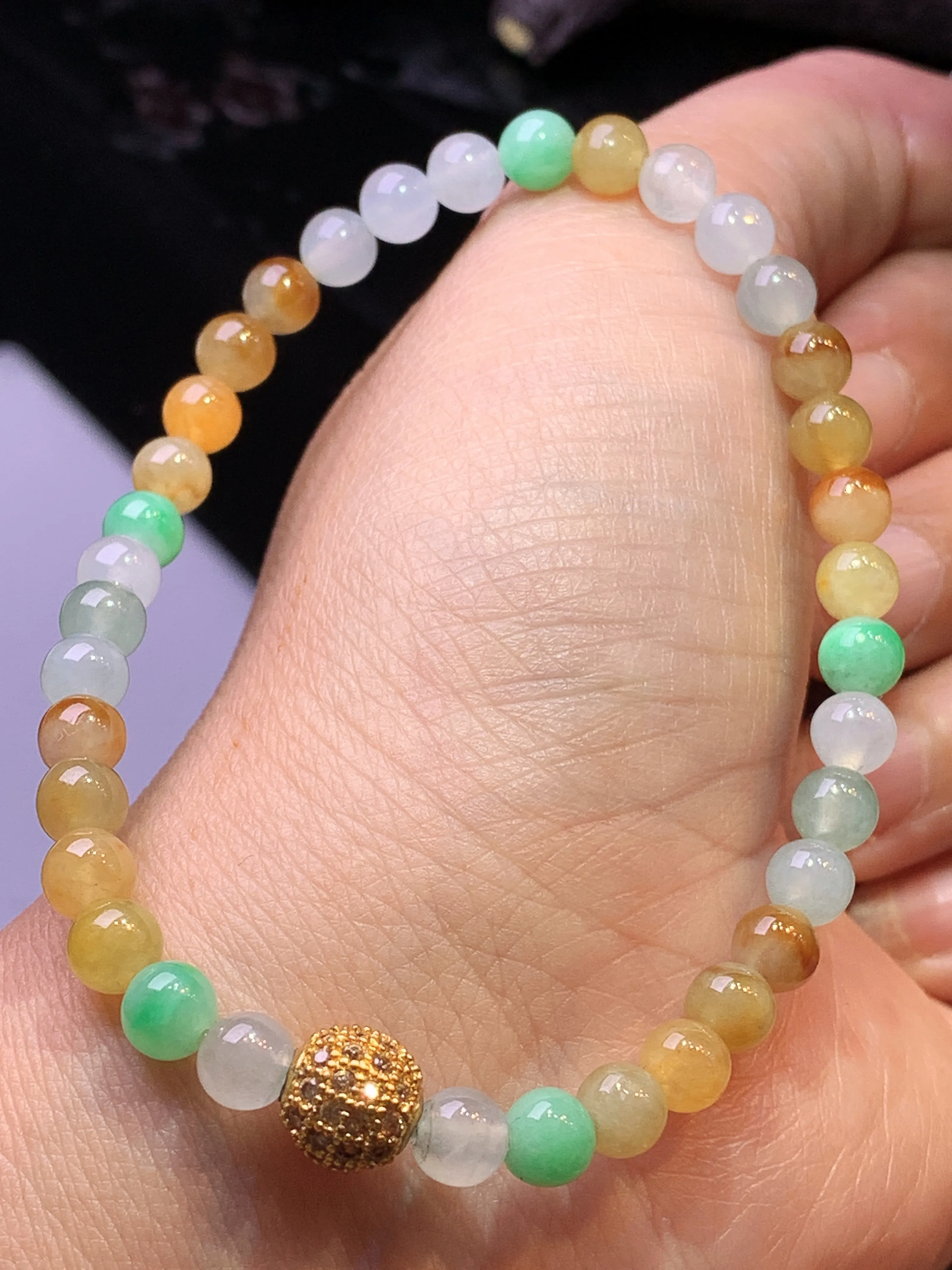 多彩圆珠手链 玉质细腻 色泽清新艳丽 整体尺寸6.3