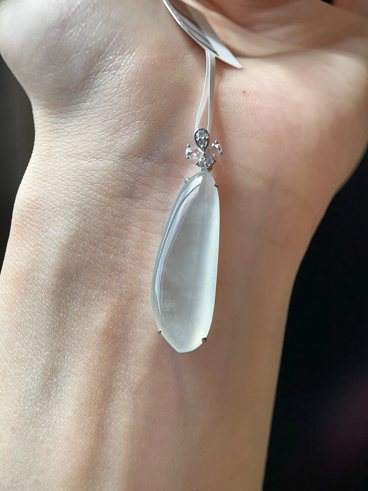 18k镶嵌 冰种随形坠
【尺寸】28.2-9.9-4.2