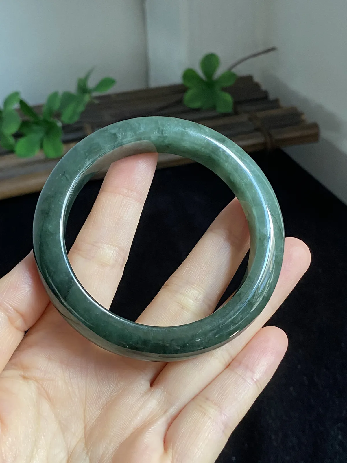 正圈54.4圈口，翡翠糯化种飘绿手镯