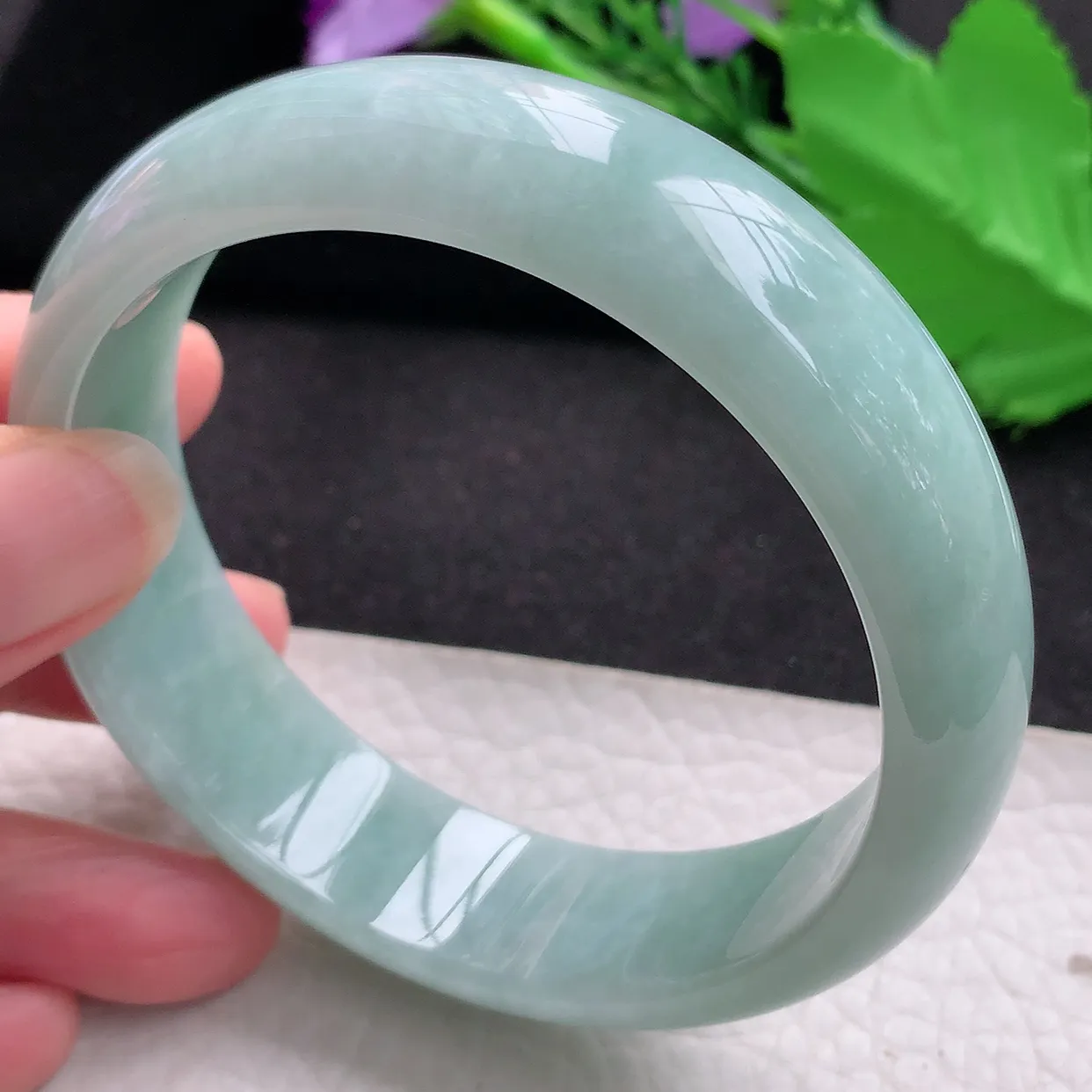 js大圈口62*17.3*7.5轮胎镯 缅甸翡翠a货水润浅绿宽边玉手镯玉手环