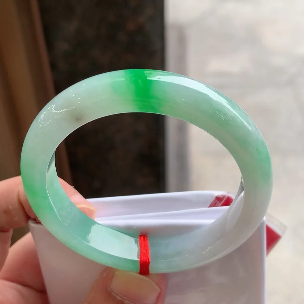 正圈冰糯阳绿 无瑕 尺寸:52.1/11.1/8.1 色好