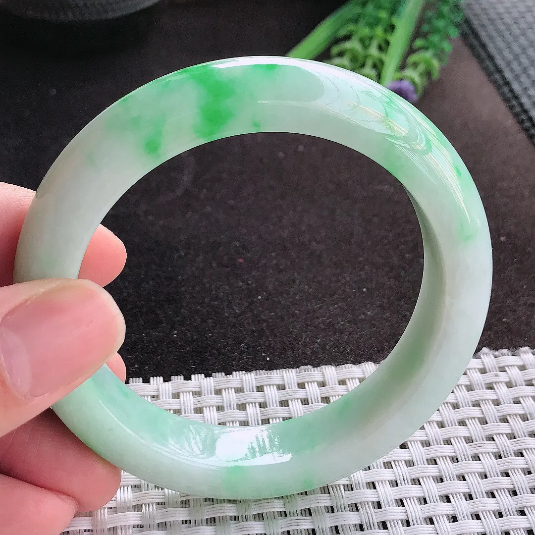 天然A货翡翠57.5/13.5/9.5老坑精美温润飘阳绿手镯宽边玉镯