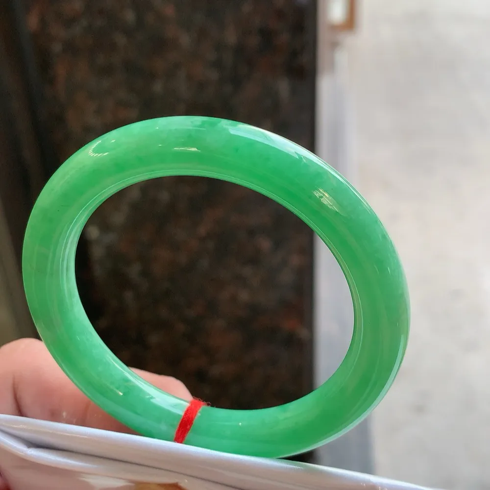 圆条满绿 无瑕 尺寸:52.4/9.1 满色