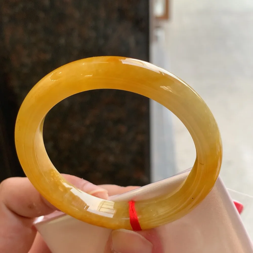 正圈满色黄翡 无瑕 尺寸:51.1/9.7/8.1 超值