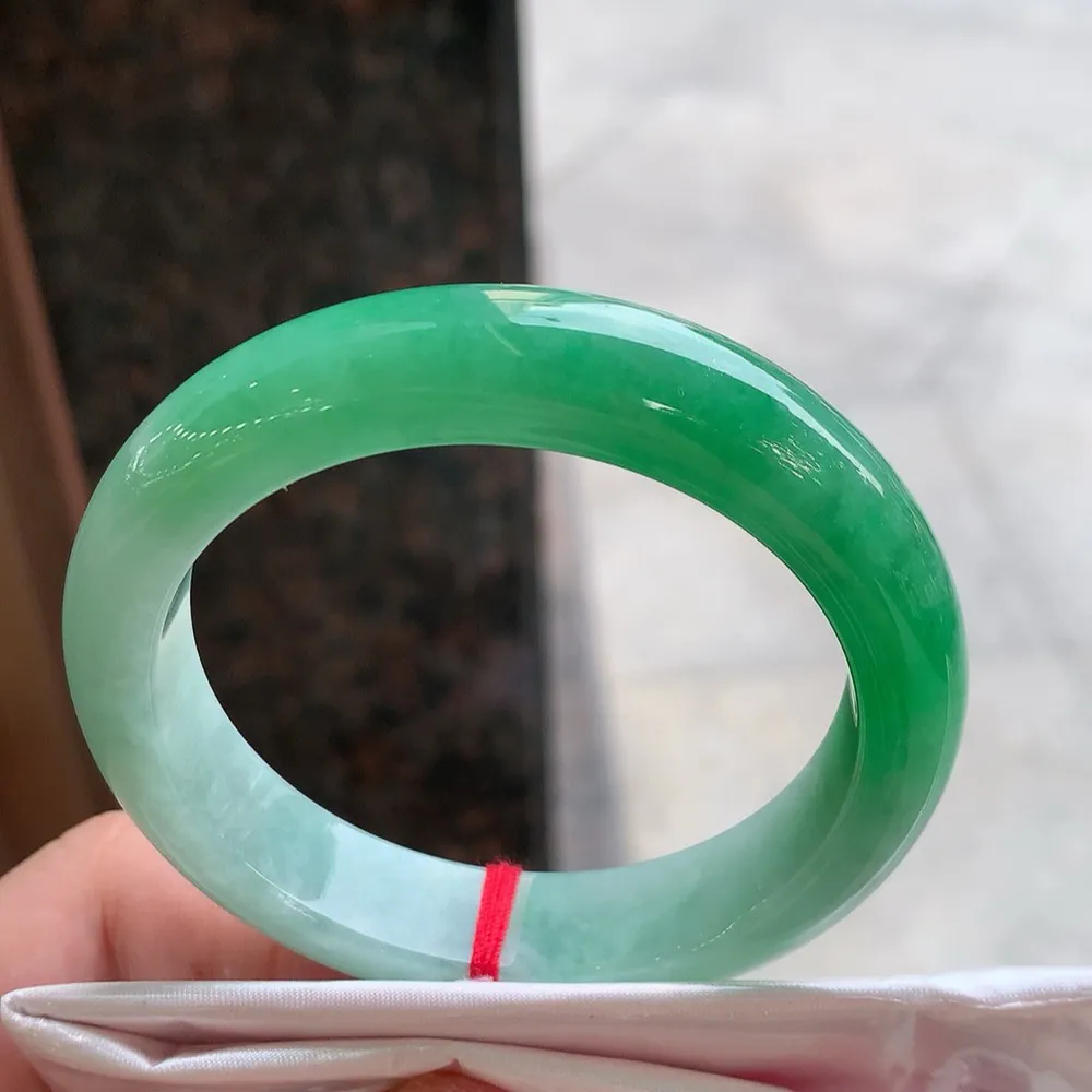 正圈一大节翠绿 无瑕 尺寸:55.1/12.4/8.5 色好