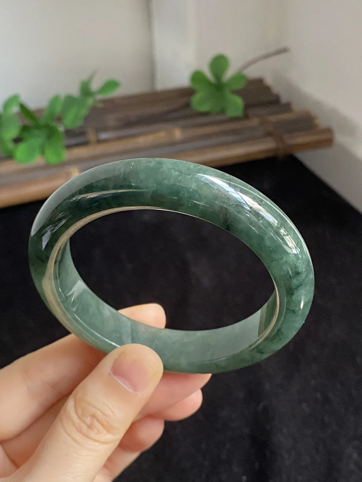 正圈54.4圈口，翡翠糯化种飘绿手镯
