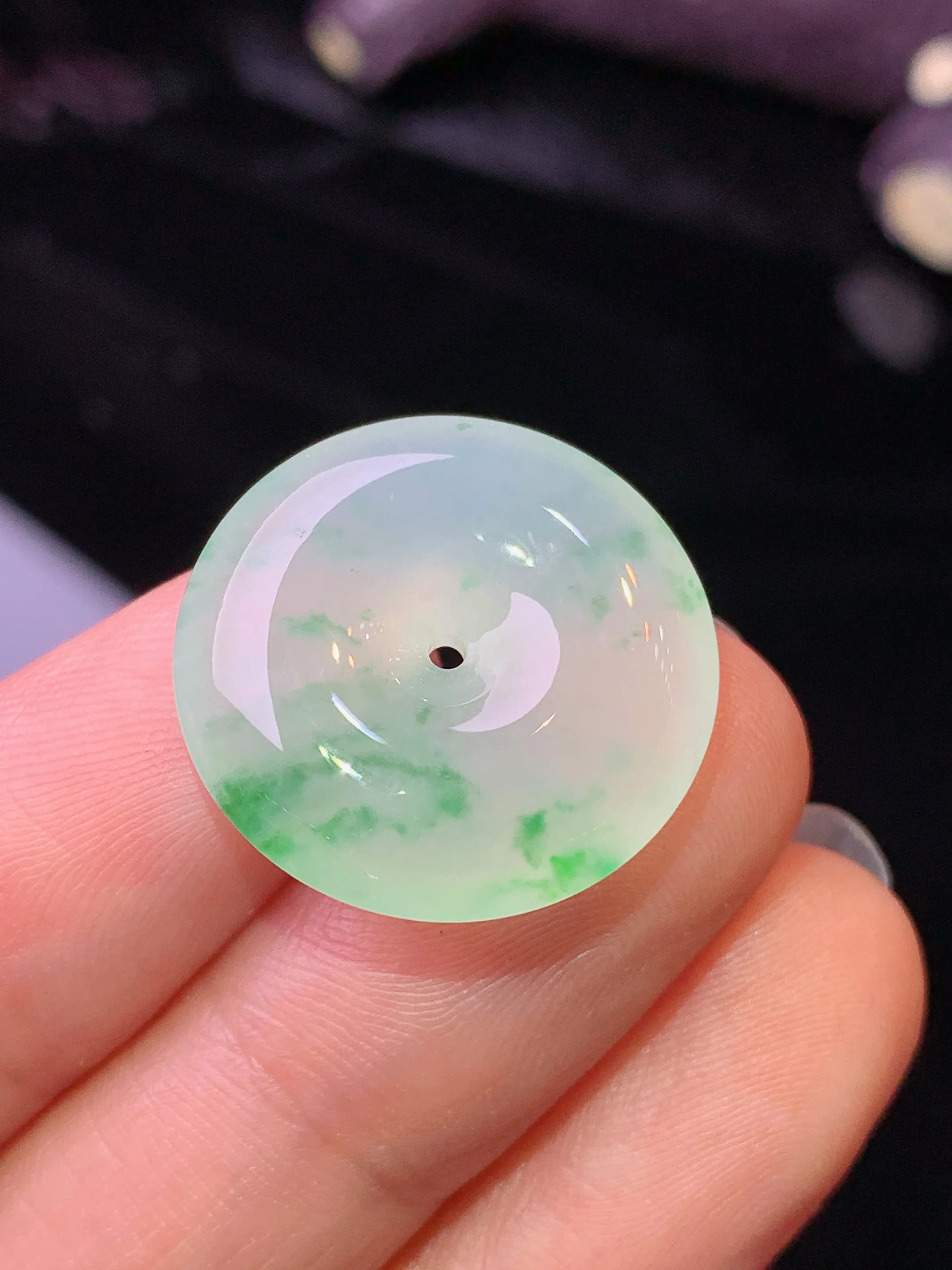 冰种飘绿平安扣吊坠 玉质细腻 色泽清新艳丽 整体尺寸20.2*5.5