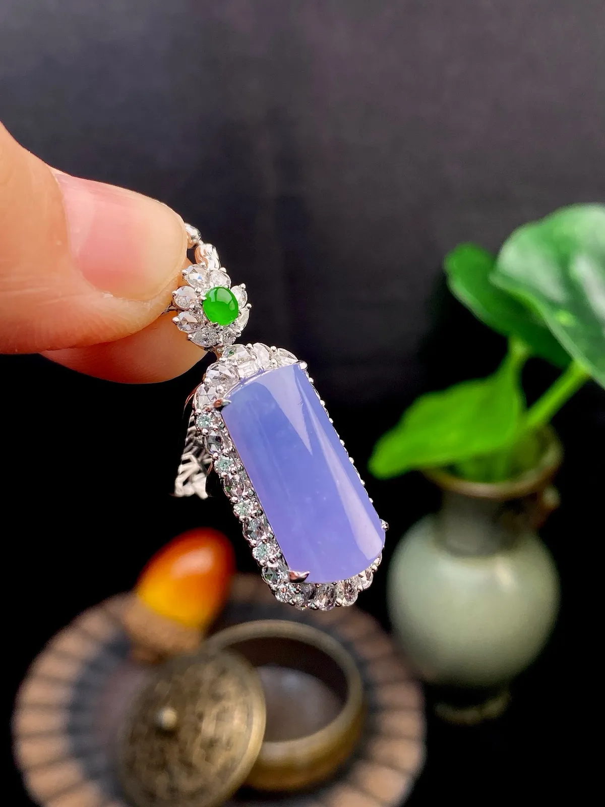 【冰种紫无事柱吊坠】质地细腻，光泽度不错，18k金钻镶嵌，裸石尺寸18.4*9.2*3.6毫米