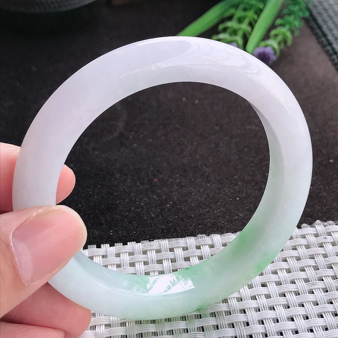 天然A货翡翠58/11.3/9.6老坑精美温润飘绿手镯宽边玉镯