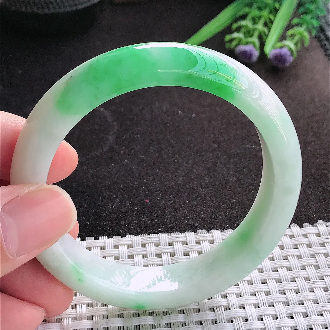 天然A货翡翠56/13/8.8老坑精美温润飘阳绿手镯宽边玉镯