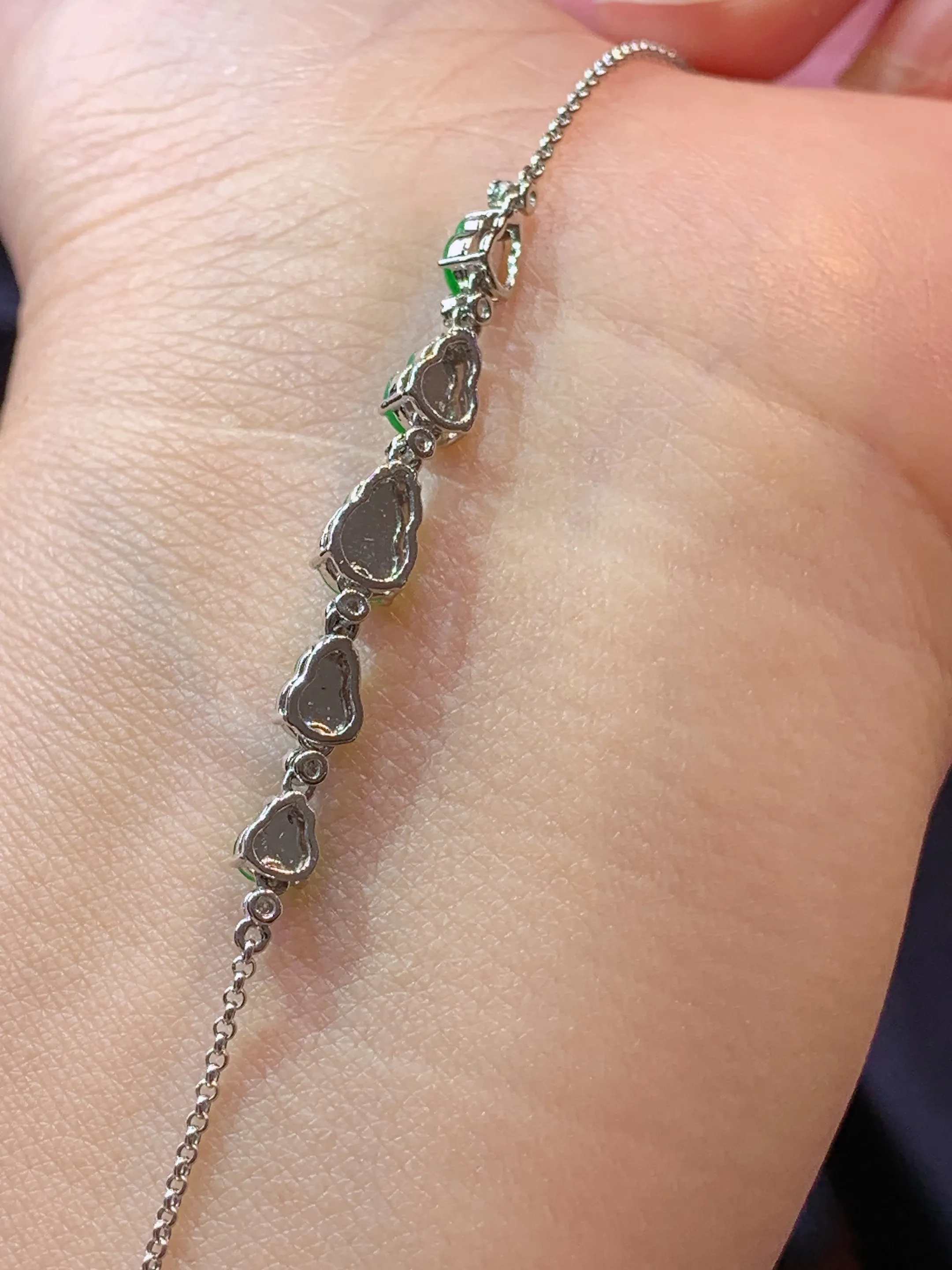 18k金钻镶嵌满绿葫芦手链 玉质细腻 色泽清新艳丽 整体尺寸41*4.3*4.3