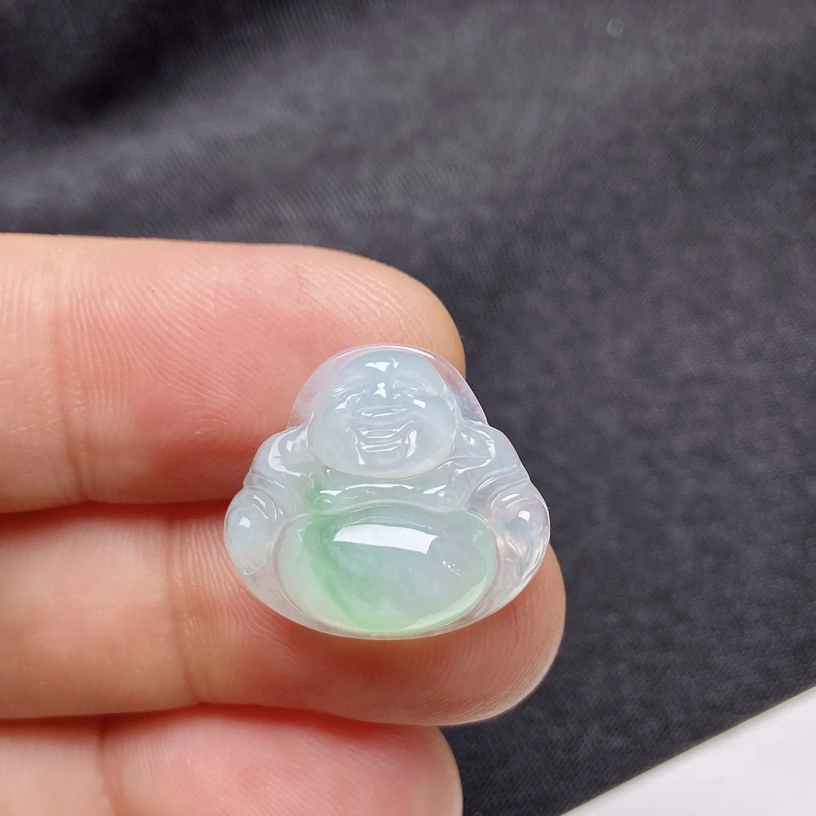 冰飘绿笑佛，冰润细腻，品相好，种水足，001 尺寸16.7*17.8*5.3