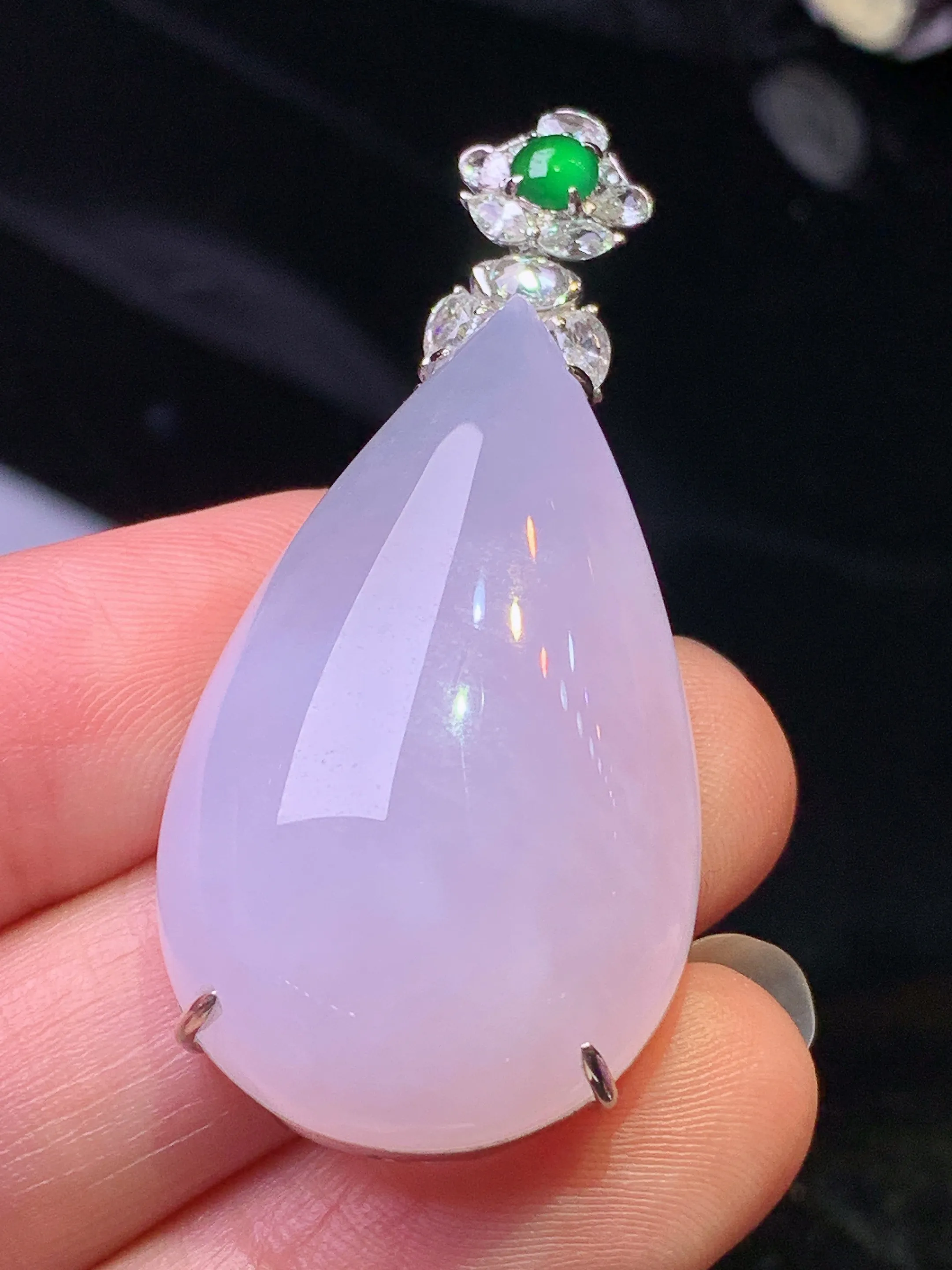 18k金钻镶嵌淡紫罗兰水滴吊坠 玉质细腻 色泽清新艳丽 整体尺寸46.5*21.5*11.2