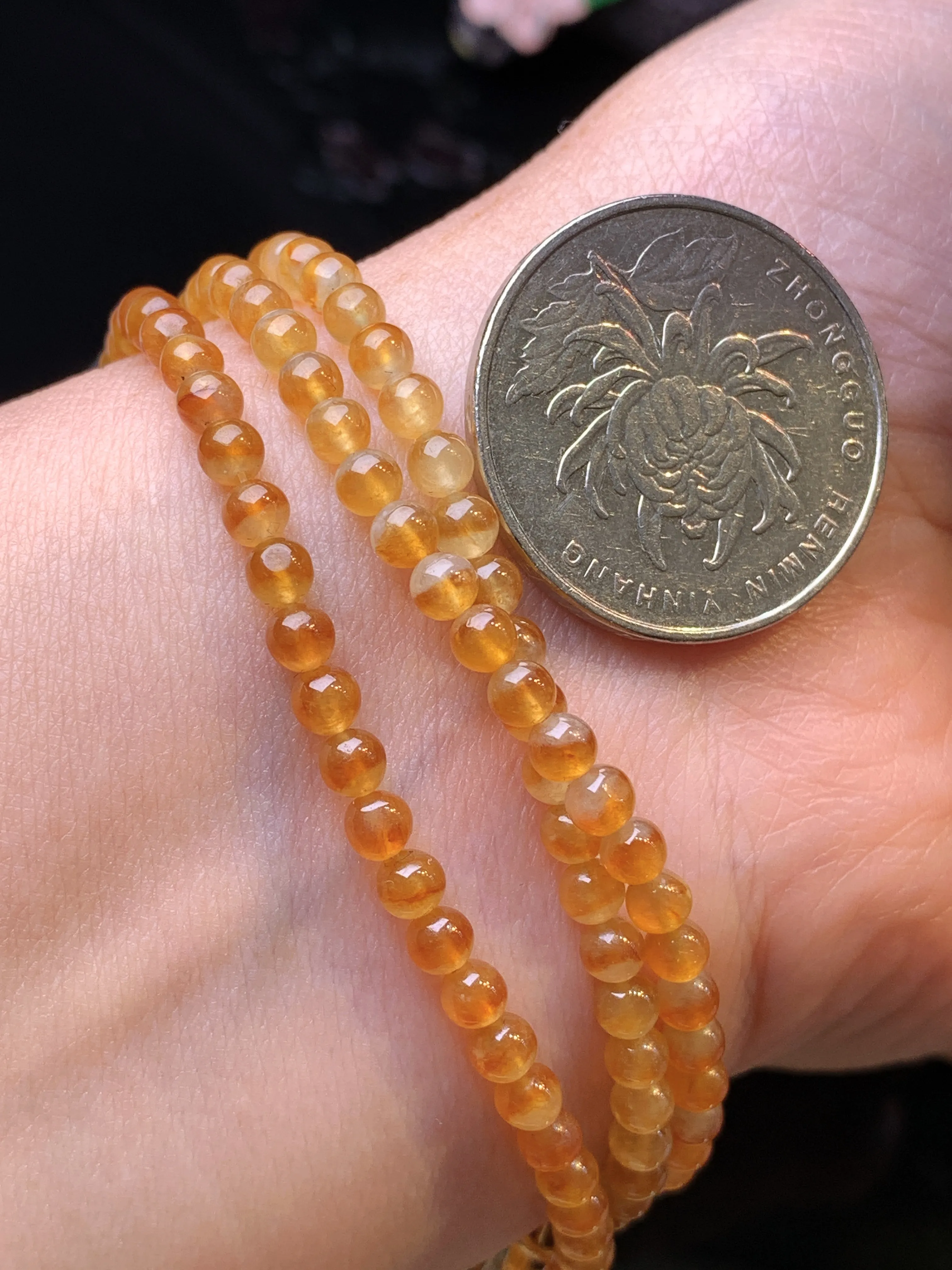 黄翡圆珠项链 玉质细腻 色泽清新艳丽 整体尺寸3.6