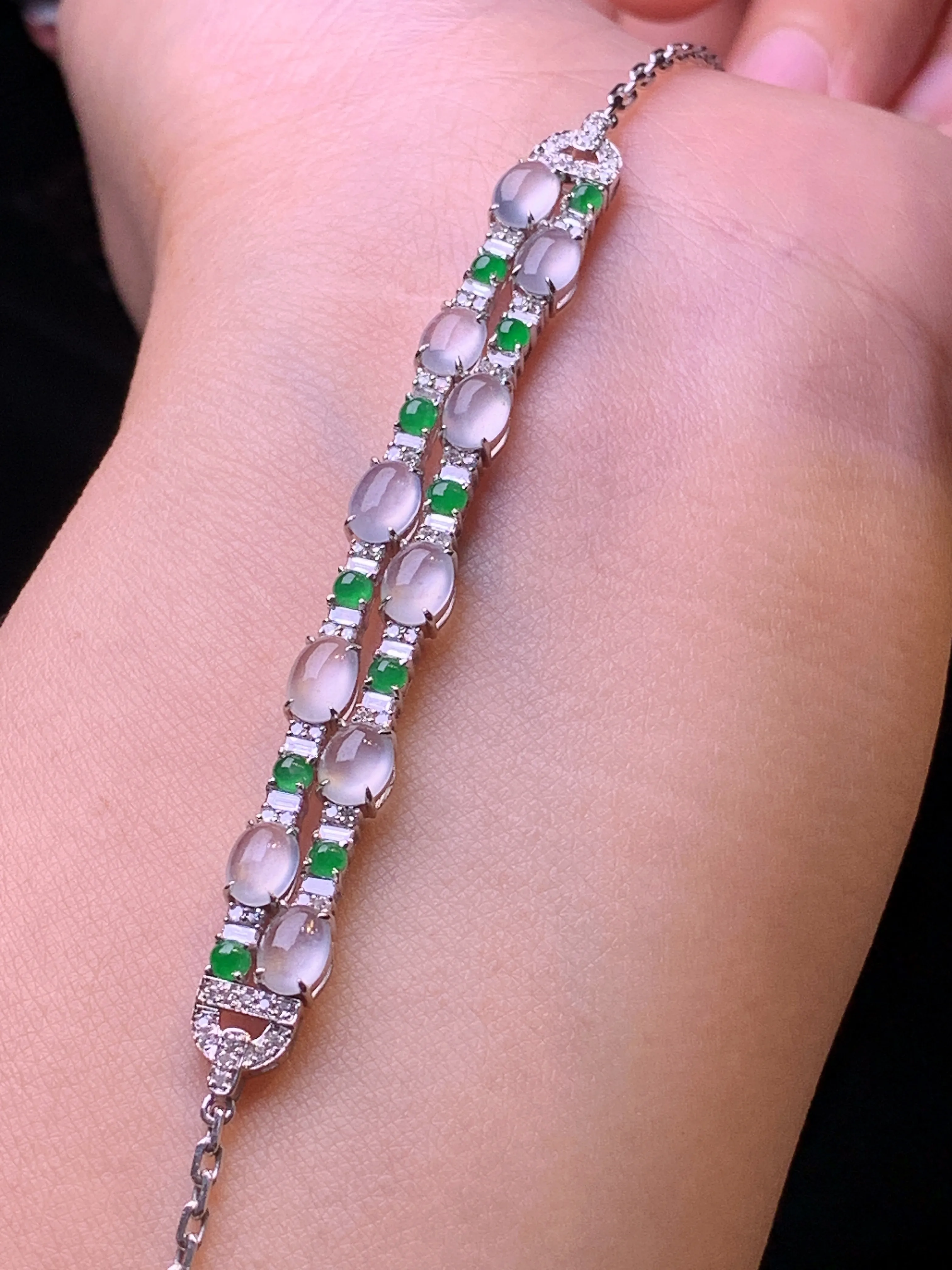 18k金钻镶嵌冰种蛋面手链 玉质细腻 色泽清新艳丽 整体尺寸67*6.6*4