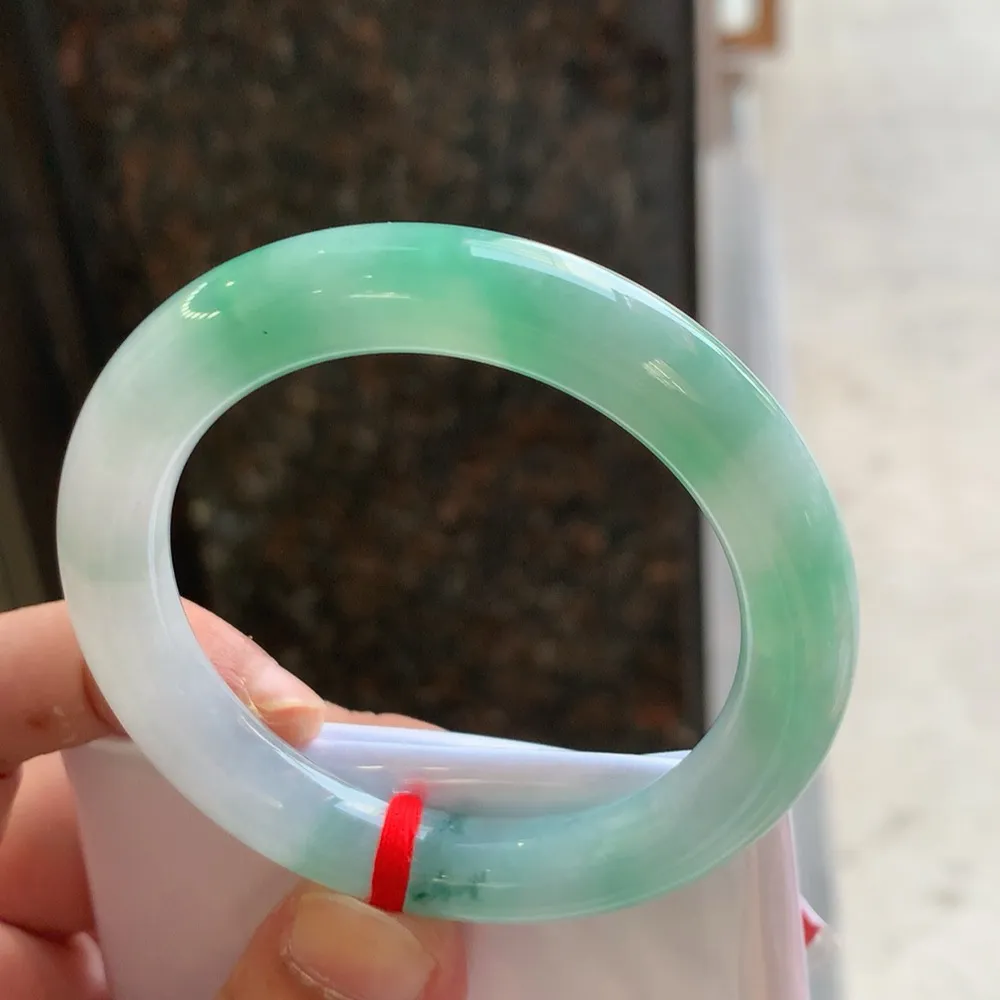 圆条冰绿 无瑕 尺寸:53.3/10/9.8 种色兼备