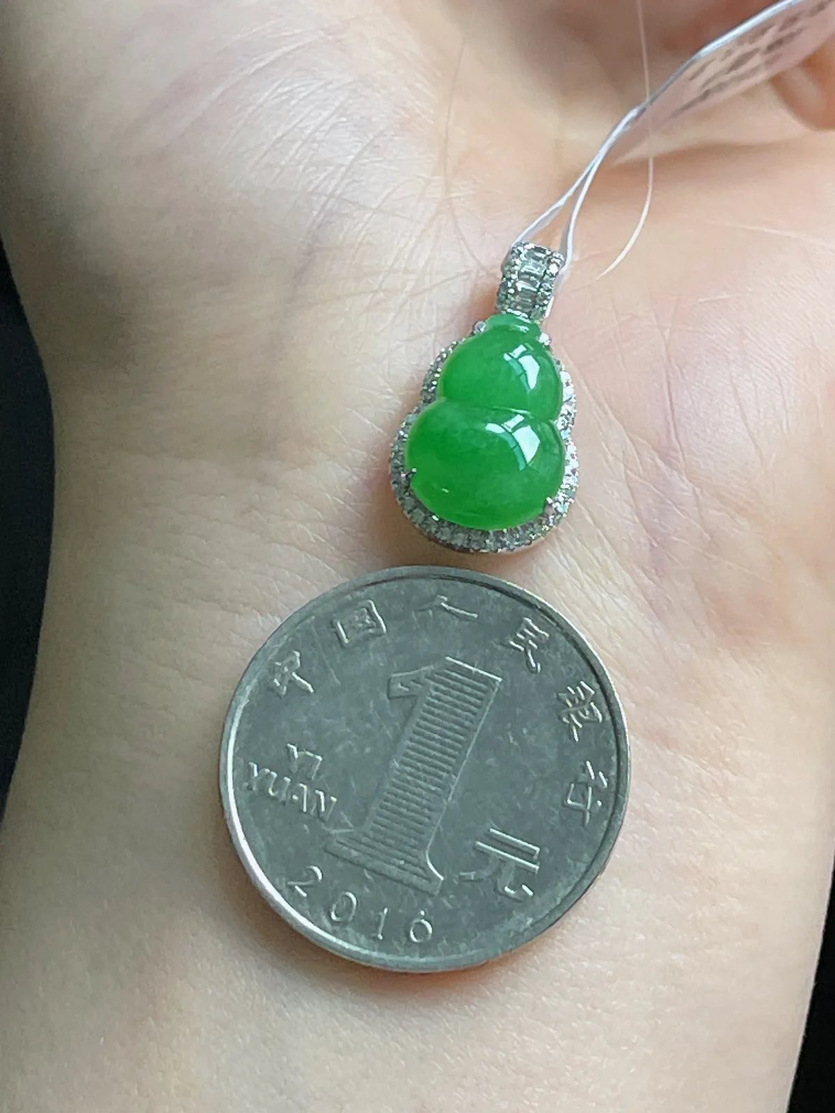 18k金镶嵌翡翠糯化种绿色葫芦