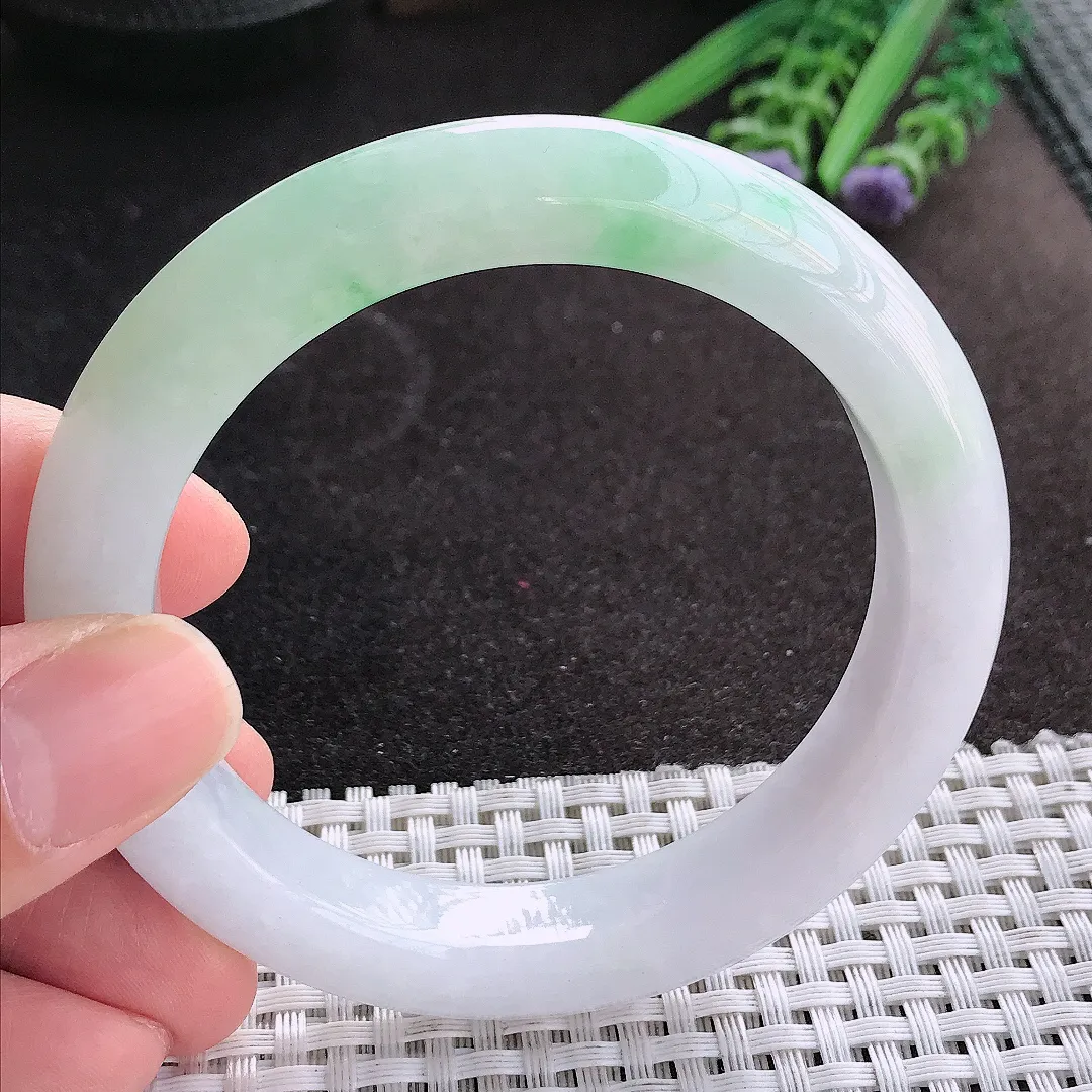 天然A货翡翠58/11.3/9.6老坑精美温润飘绿手镯宽边玉镯