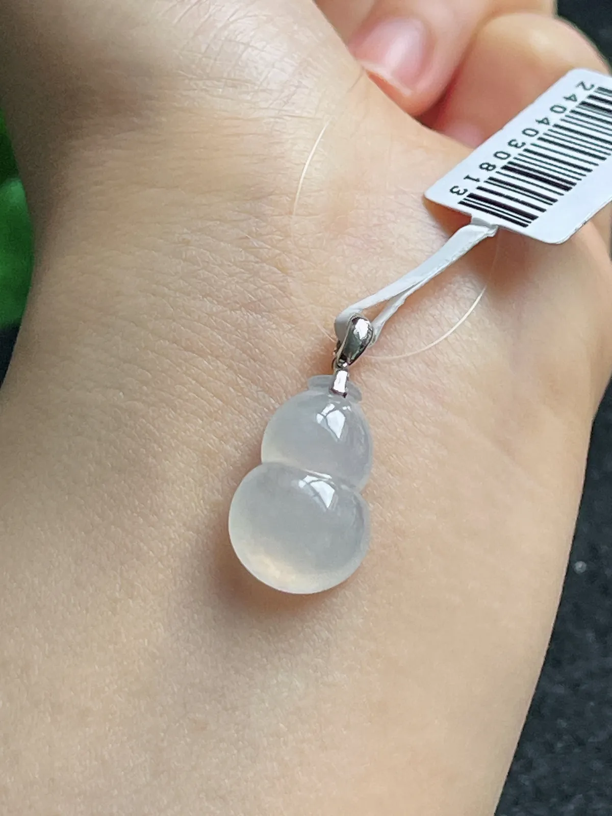 18k金镶嵌翡翠冰种白色葫芦