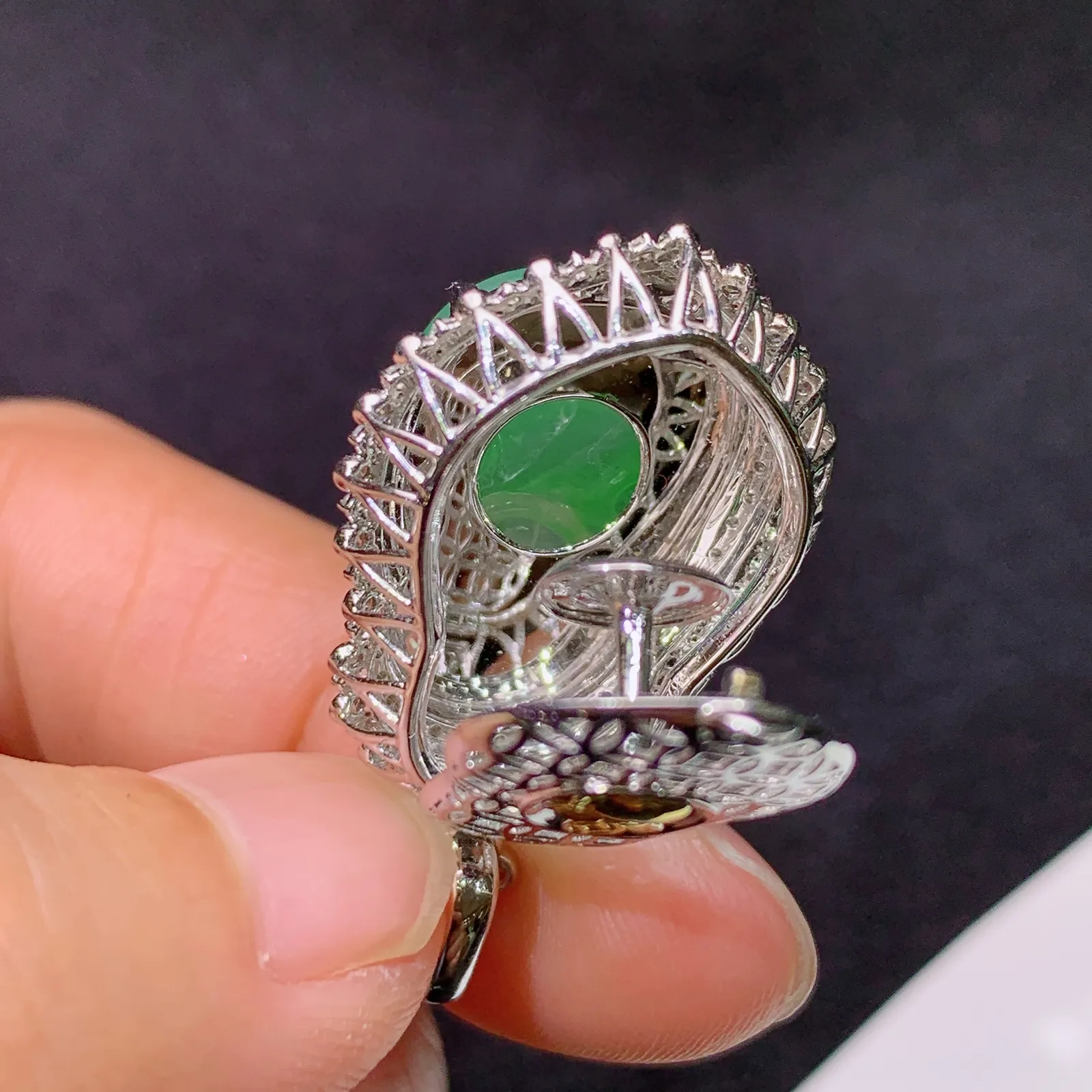 冰飘绿财神吊坠，18k金镶嵌，冰润色阳，品相好，种水足，Kf 尺寸32.6*18.8*13