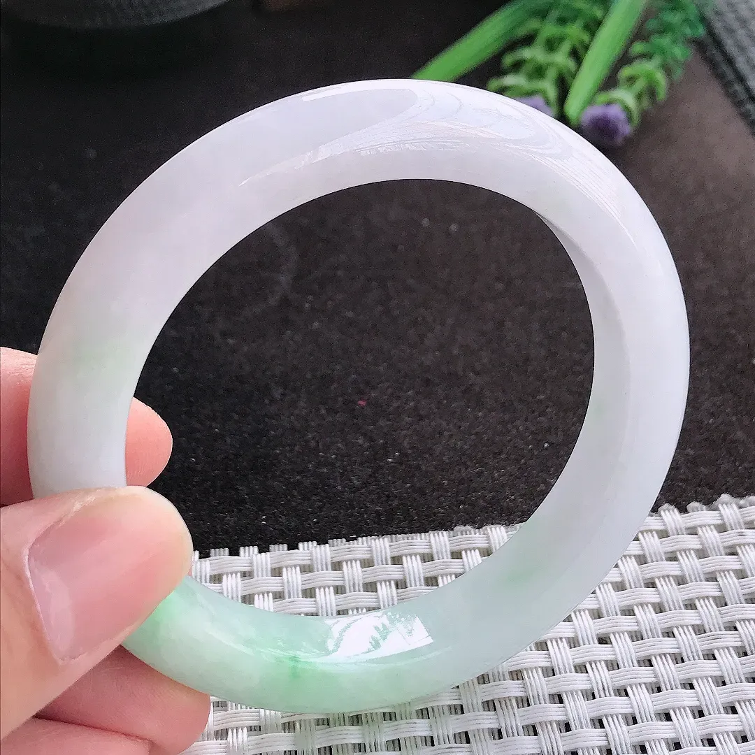 天然A货翡翠58/11.3/9.6老坑精美温润飘绿手镯宽边玉镯