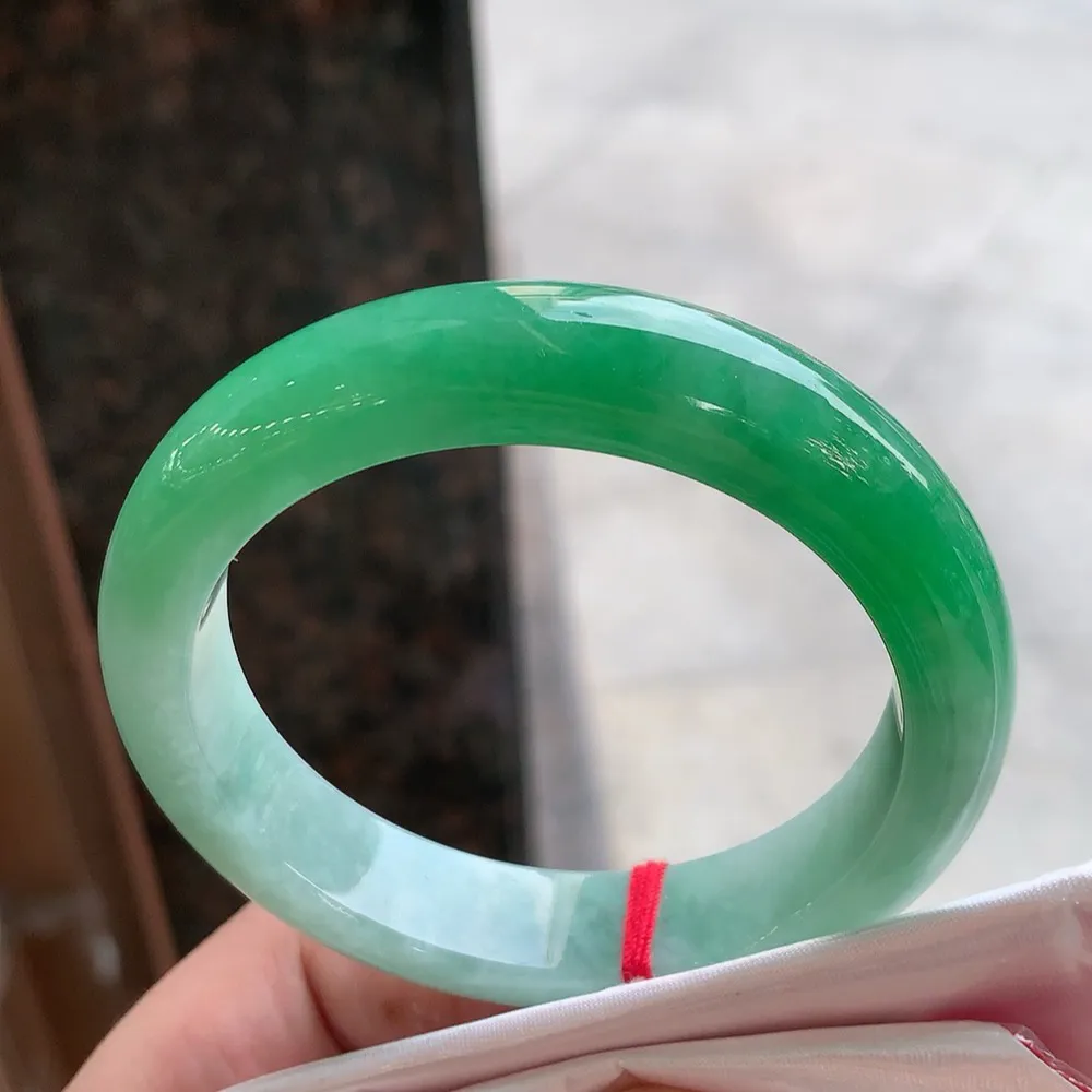 正圈一大节翠绿 无瑕 尺寸:55.1/12.4/8.5 色好