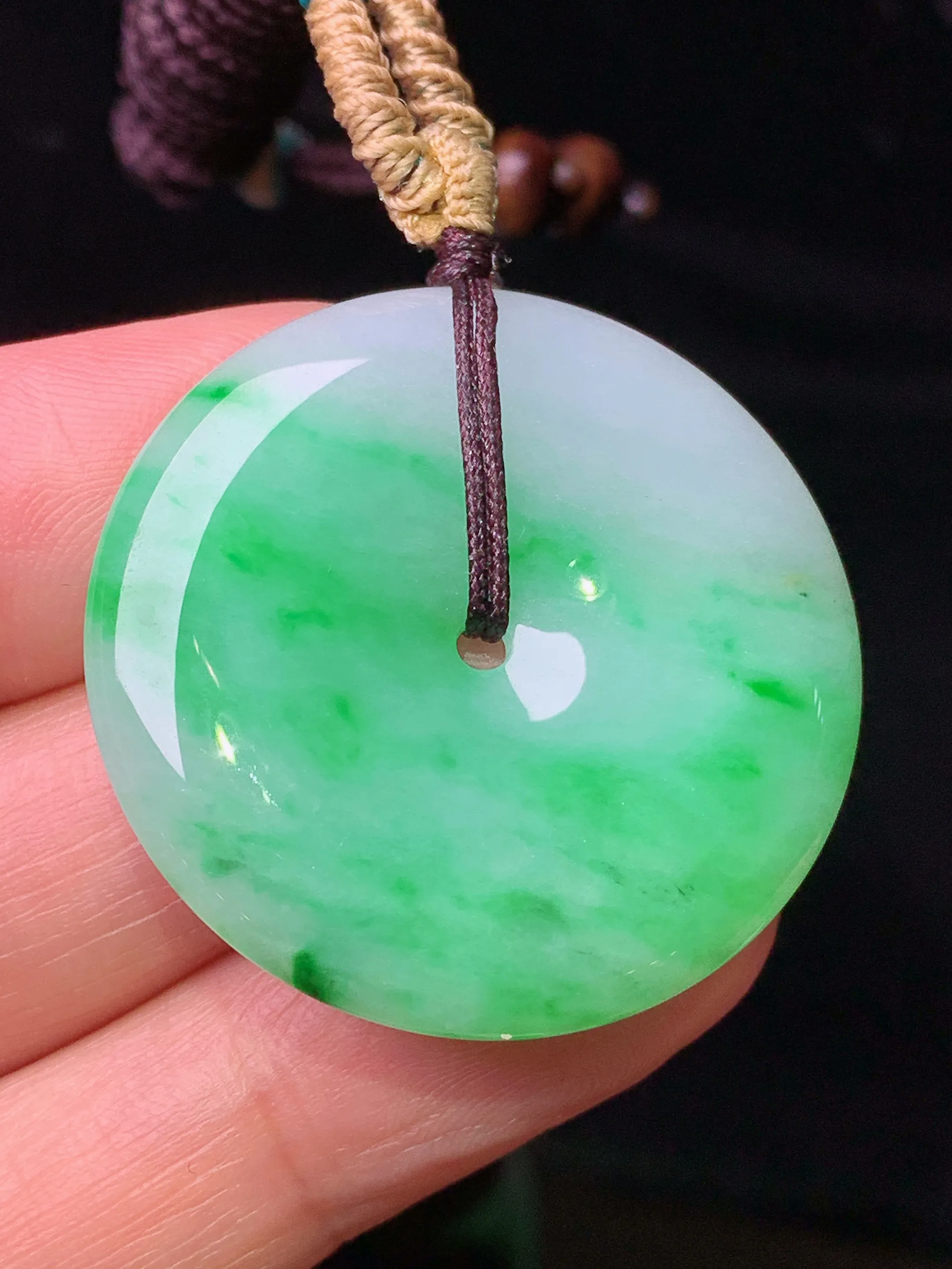 翠绿平安扣吊坠 玉质细腻 色泽清新艳丽 整体尺寸32.2*5.2