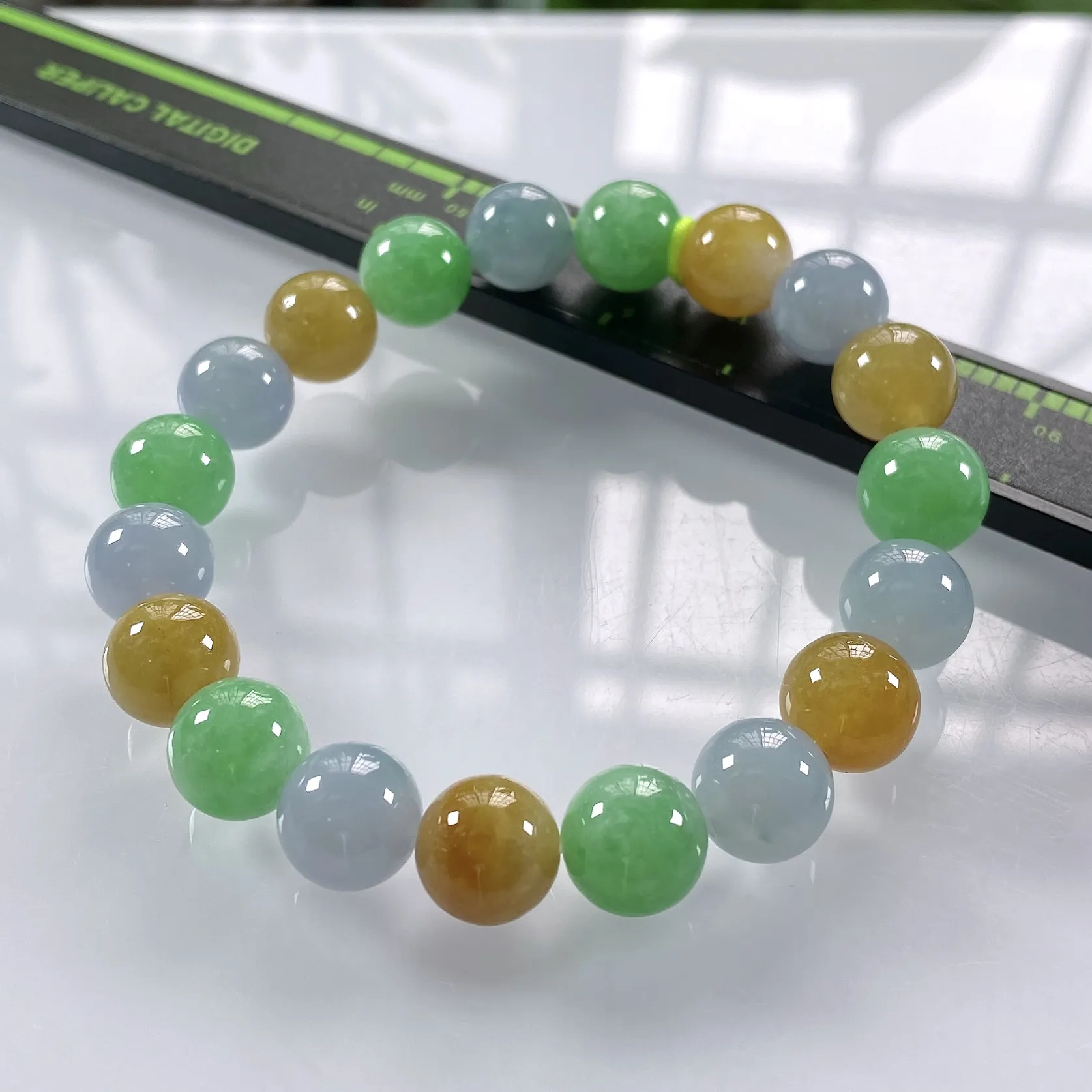 缅甸天然翡翠A货，卡10冰种起胶三彩多宝圆珠手串手链，尺寸：10mm/19颗，重量：33.17g，黄珠也是天然黄。
