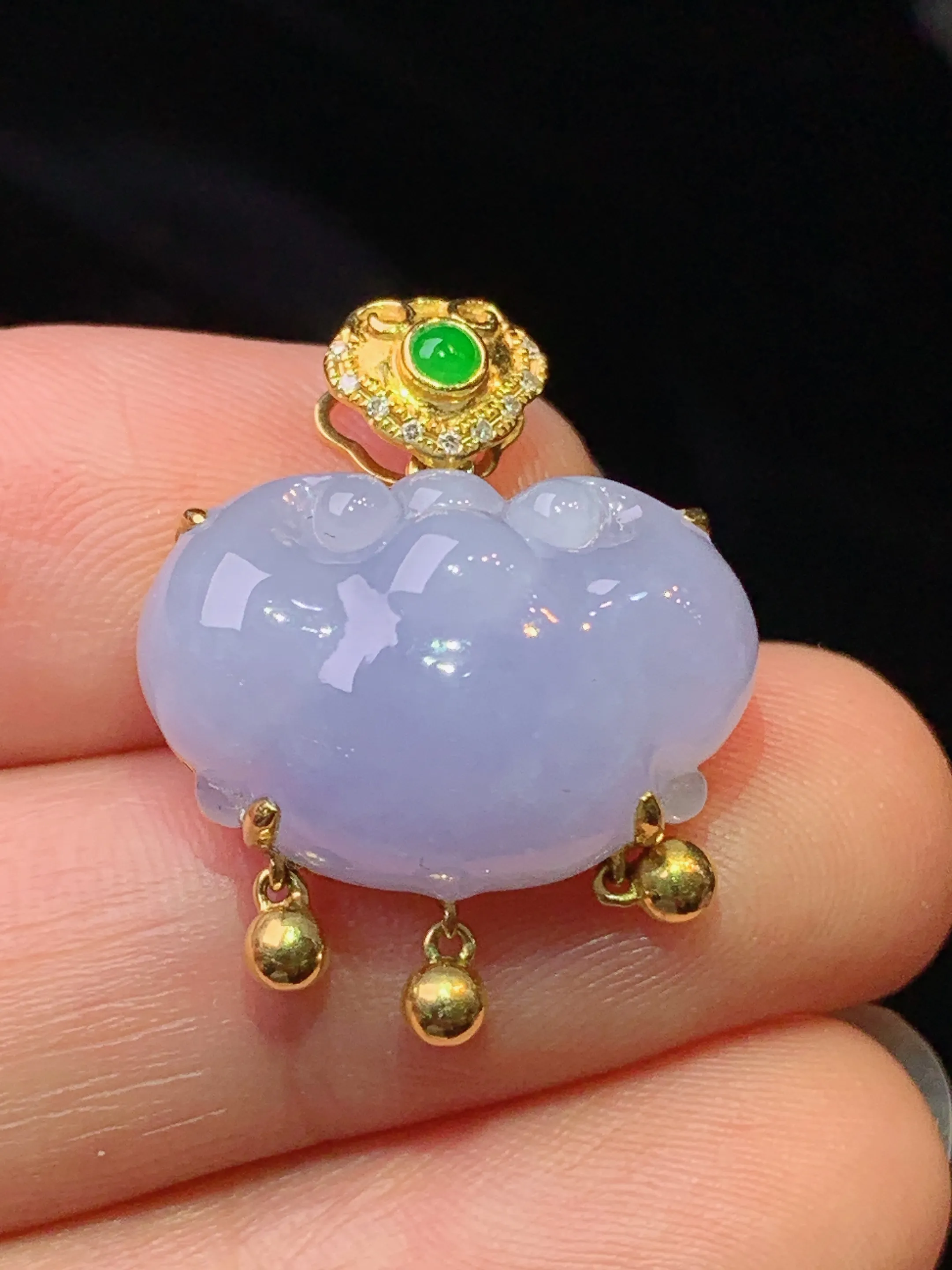 18k金钻镶嵌紫罗兰如意头吊坠 玉质细腻 色泽清新艳丽 整体尺寸24*19.5*8.5