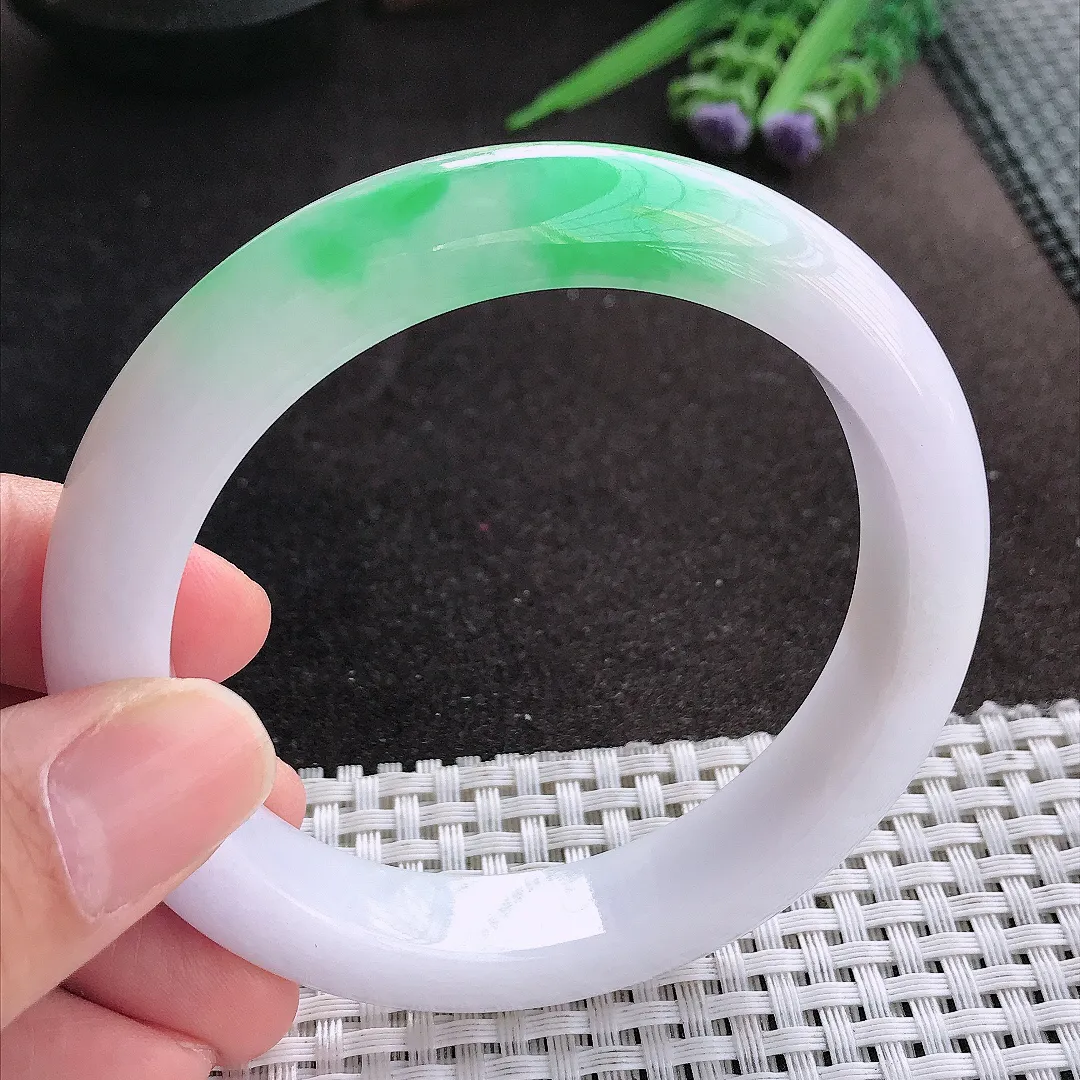 天然A货翡翠59.8/12.2/9.6老坑秀气温润飘阳绿手镯宽边玉镯