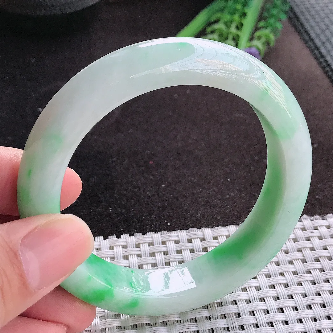 天然A货翡翠57.5/13.5/9.5老坑精美温润飘阳绿手镯宽边玉镯