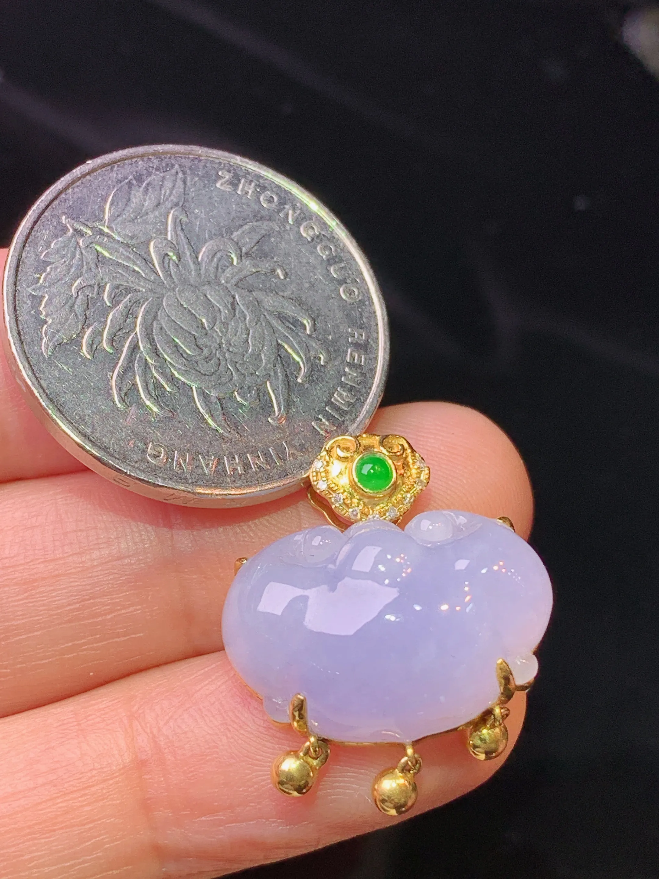 18k金钻镶嵌紫罗兰如意头吊坠 玉质细腻 色泽清新艳丽 整体尺寸24*19.5*8.5