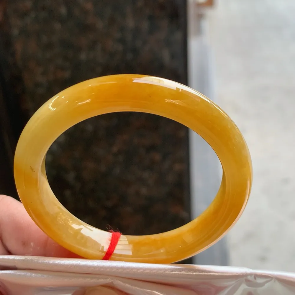 正圈满色黄翡 无瑕 尺寸:51.1/9.7/8.1 超值