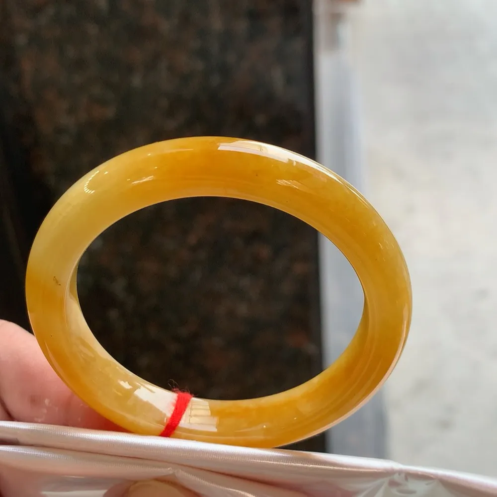 正圈满色黄翡 无瑕 尺寸:51.1/9.7/8.1 超值