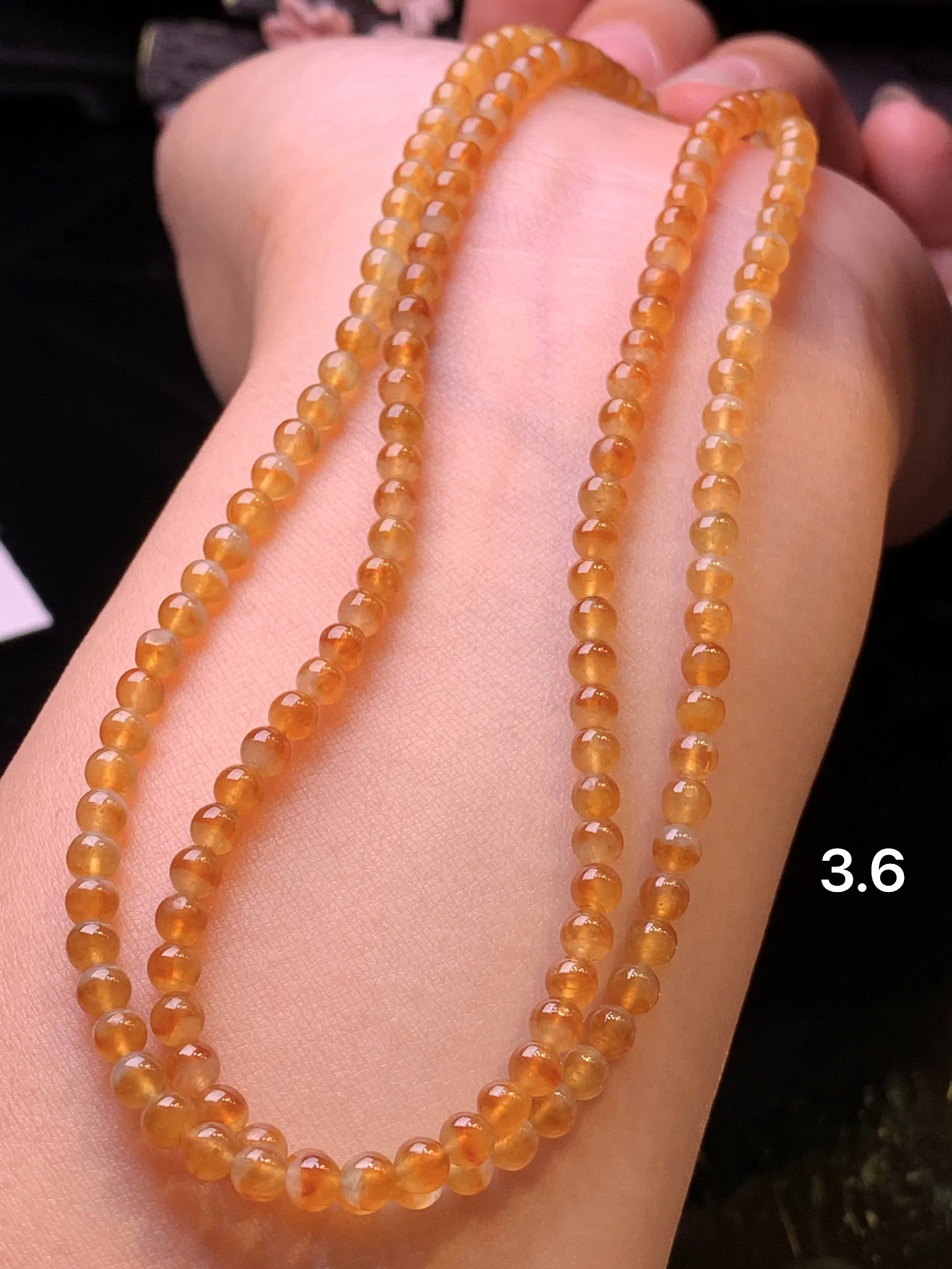 黄翡圆珠项链 玉质细腻 色泽清新艳丽 整体尺寸3.6